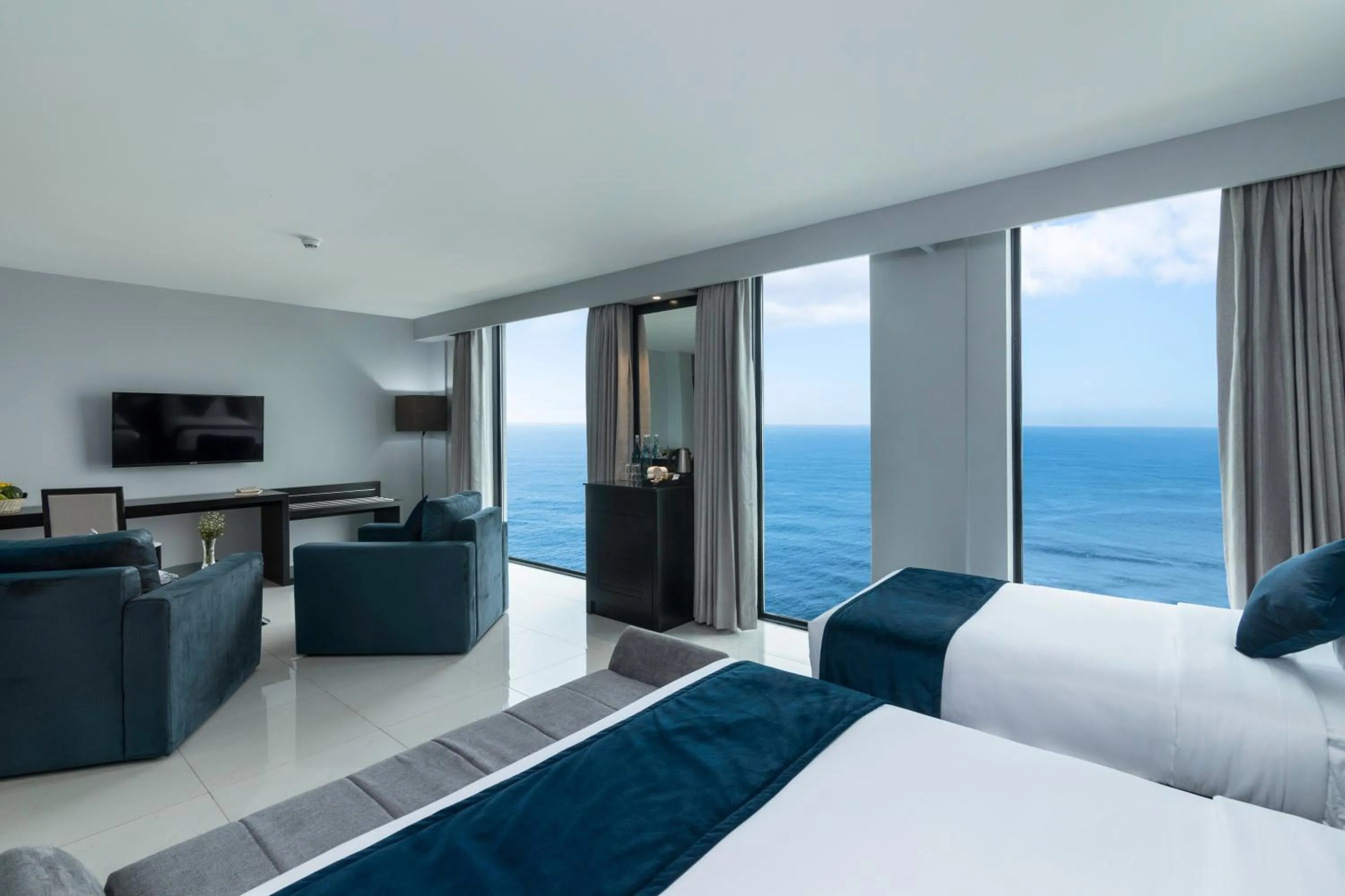 Living room, Bed in MaRadha Colombo