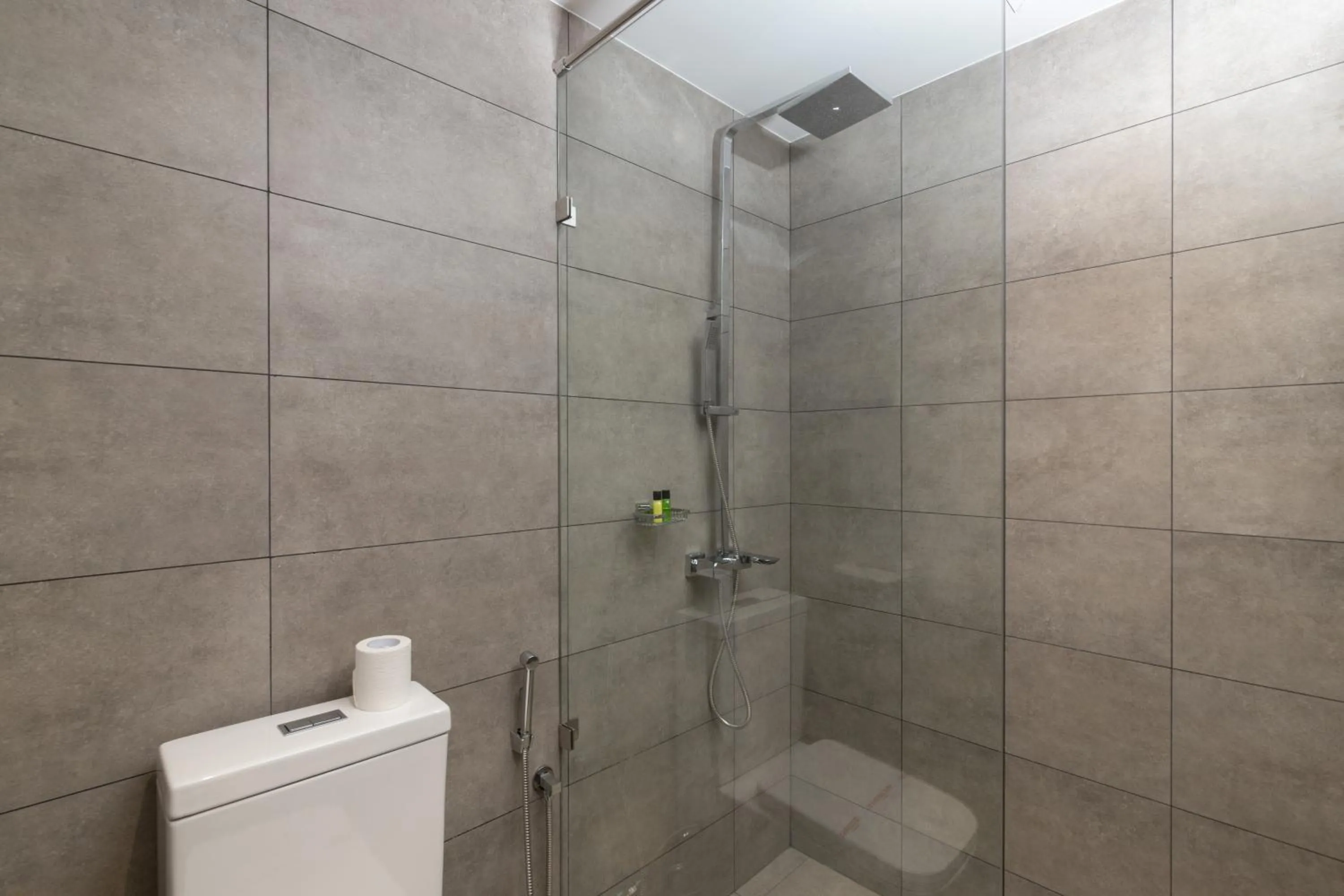 Shower in MaRadha Colombo