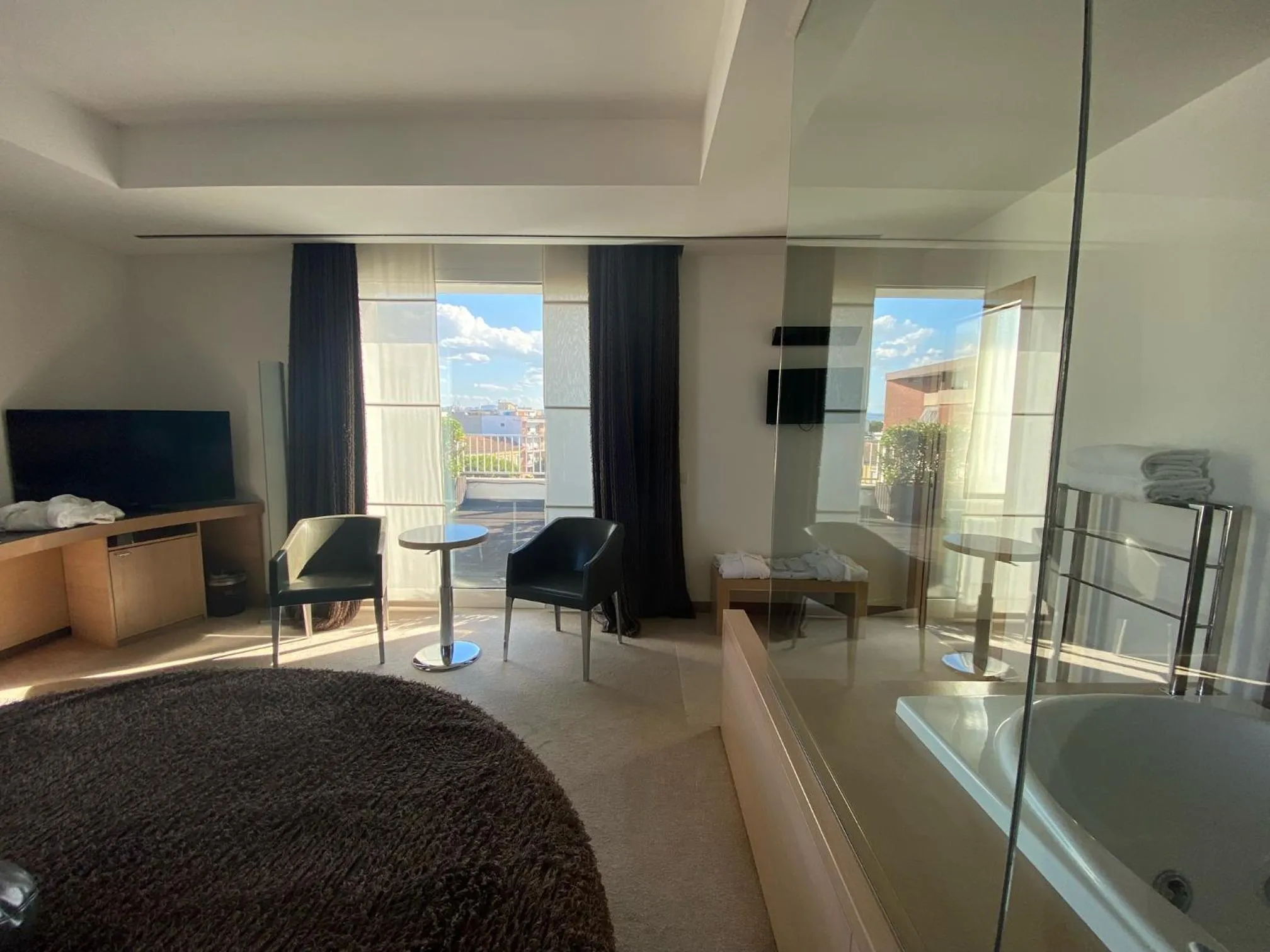 TV and multimedia, Bed in Card International Hotel