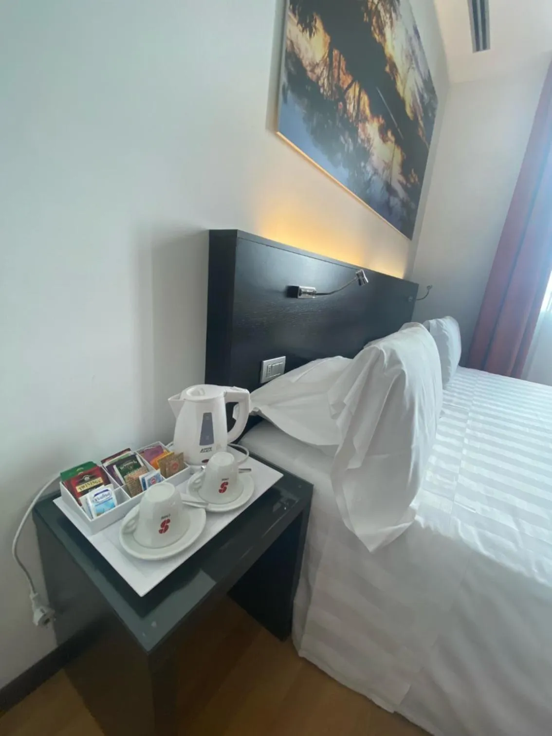 Coffee/tea facilities, Bed in Card International Hotel