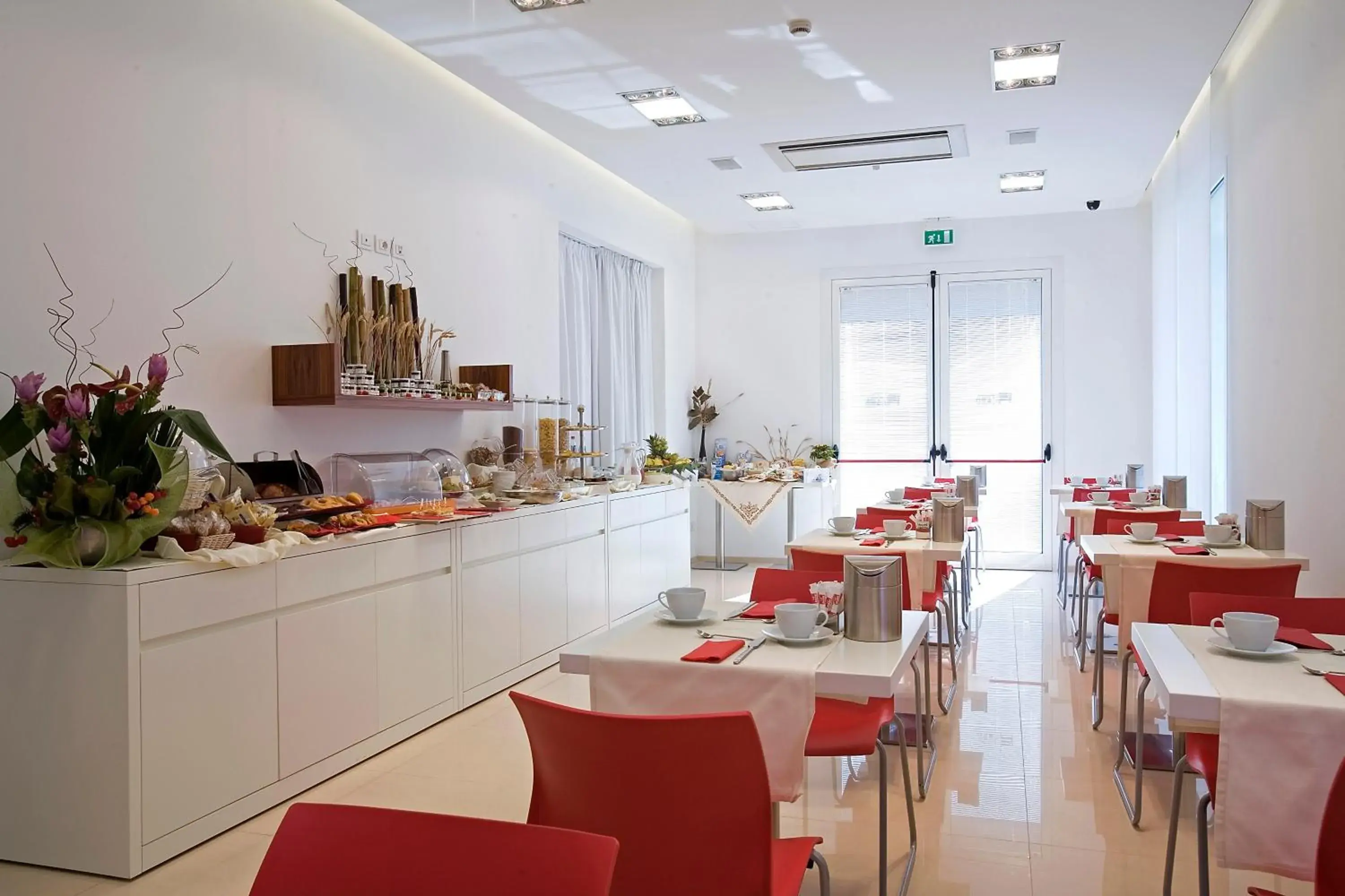Restaurant/places to eat in Card International Hotel Restaurant/places to eat in Card International Hotel