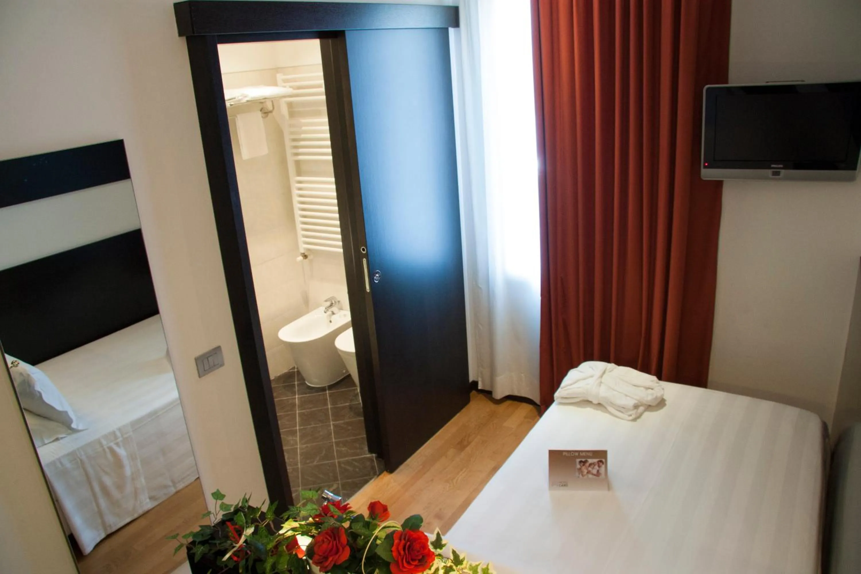 Photo of the whole room, Bed in Card International Hotel