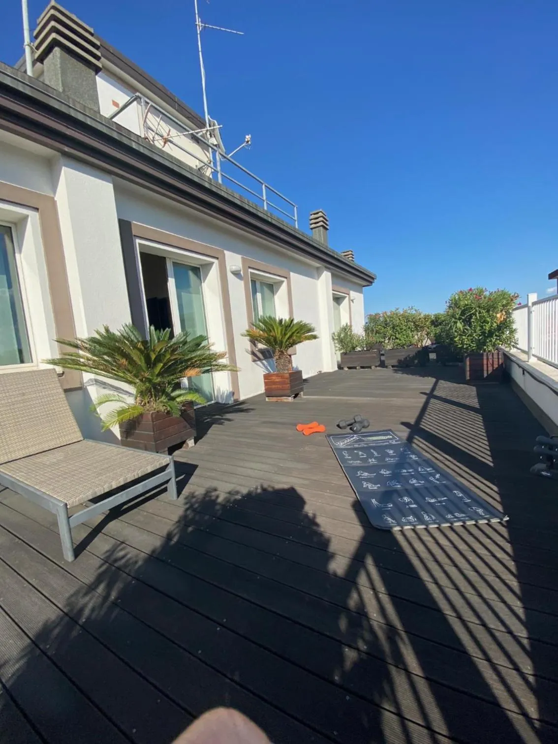 Fitness centre/facilities in Card International Hotel