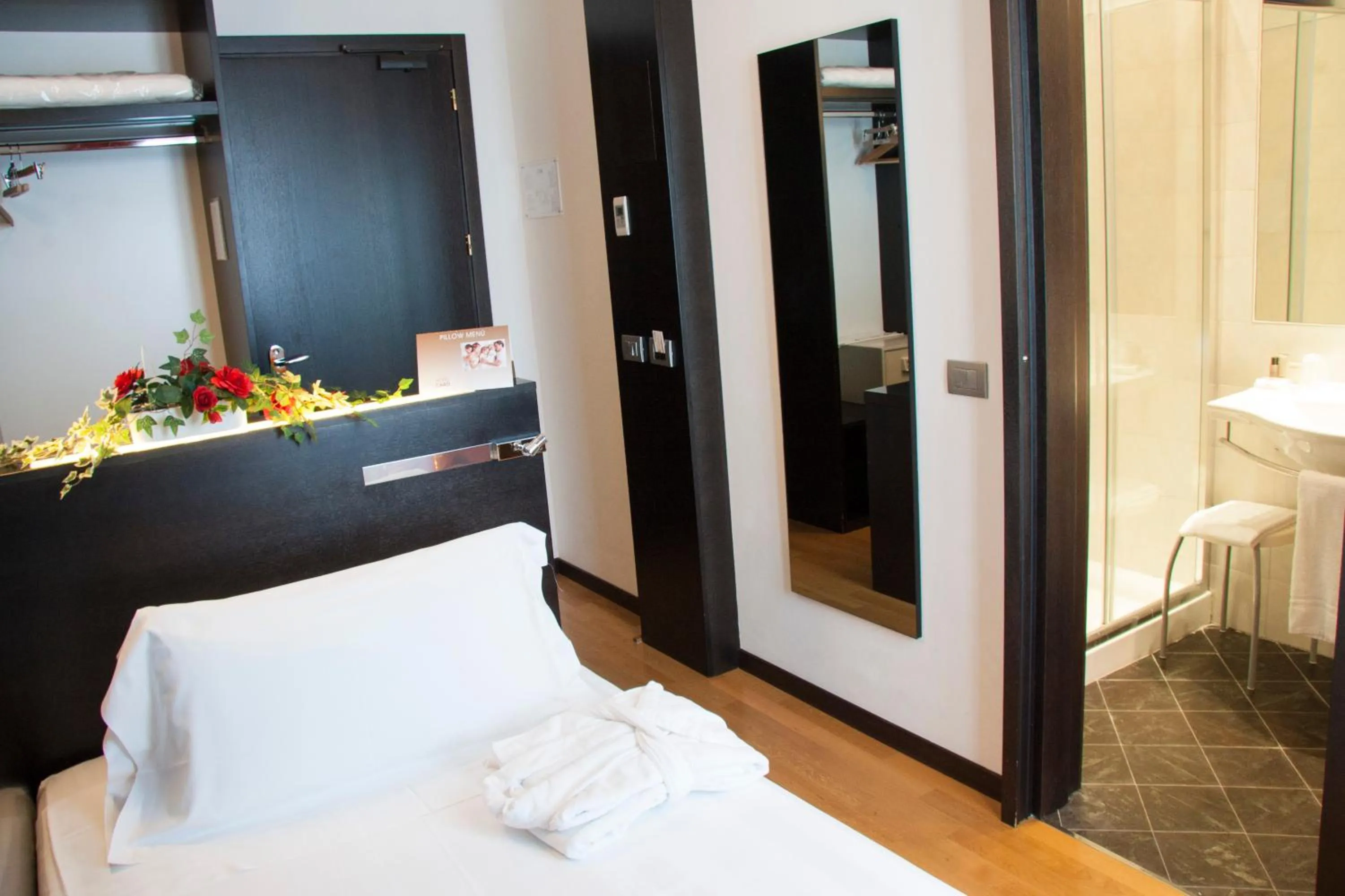 Photo of the whole room, Bed in Card International Hotel