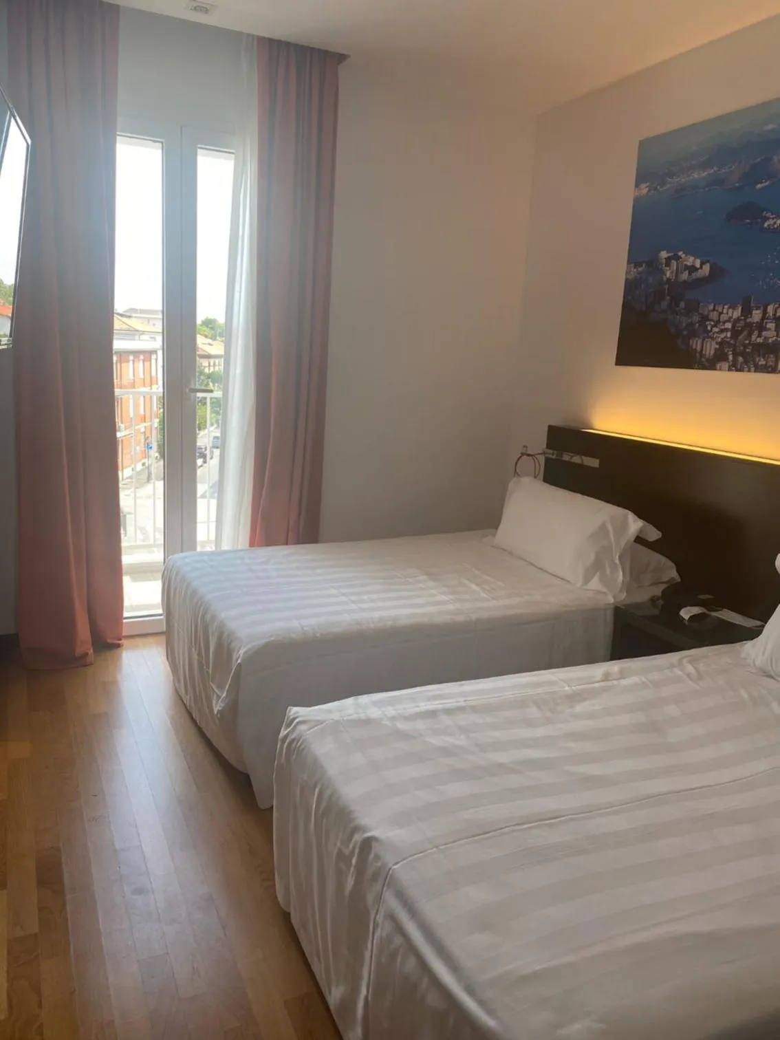 Bedroom, Bed in Card International Hotel