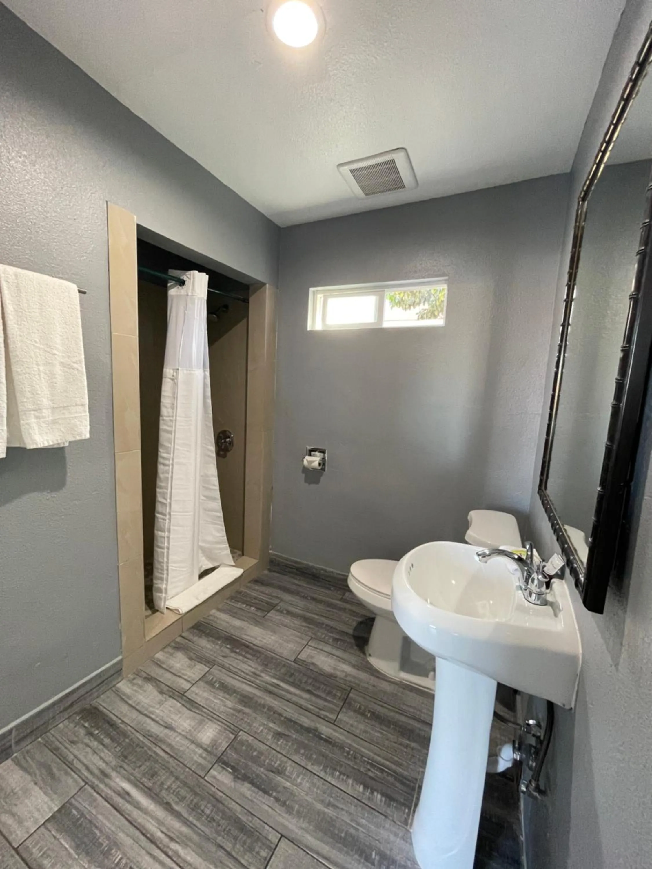 Bathroom in Cornett Motel