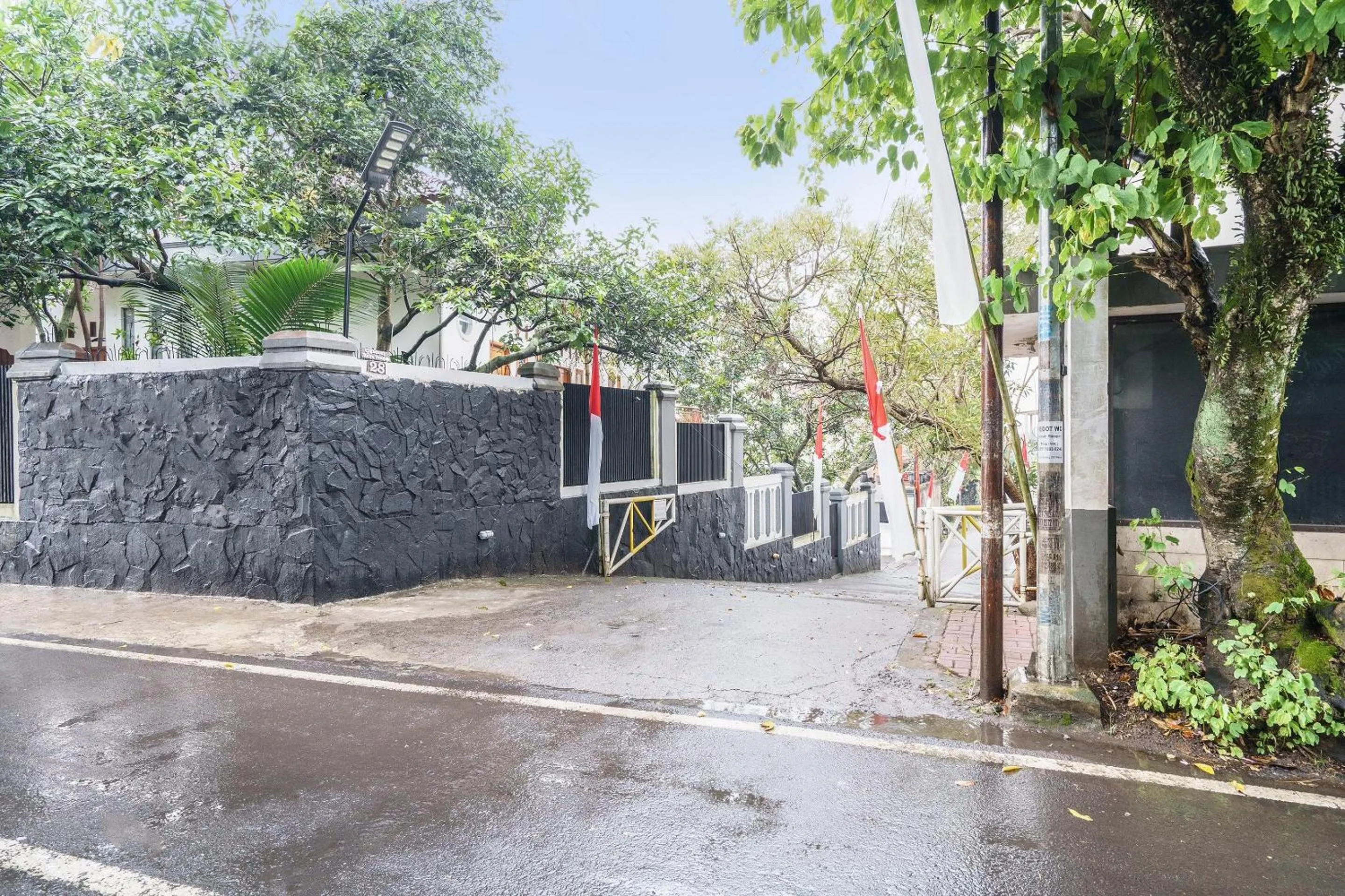 Facade/entrance in OYO 91561 Gandhi Hotel NearRS Khusus Ginjal Ny. R.A. Habibie