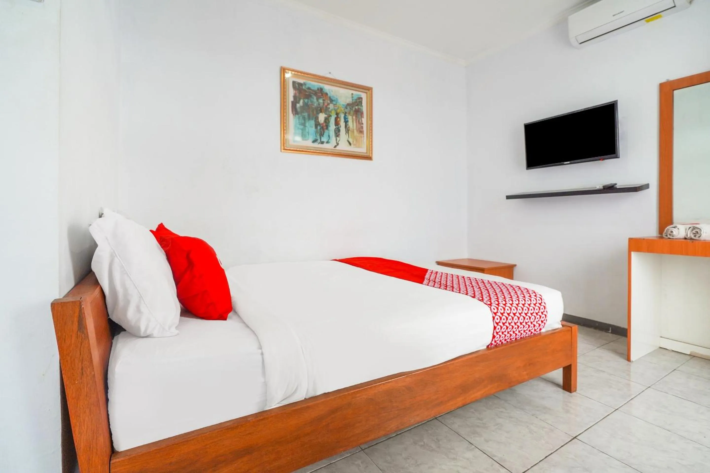 Bedroom in OYO 91561 Gandhi Hotel NearRS Khusus Ginjal Ny. R.A. Habibie