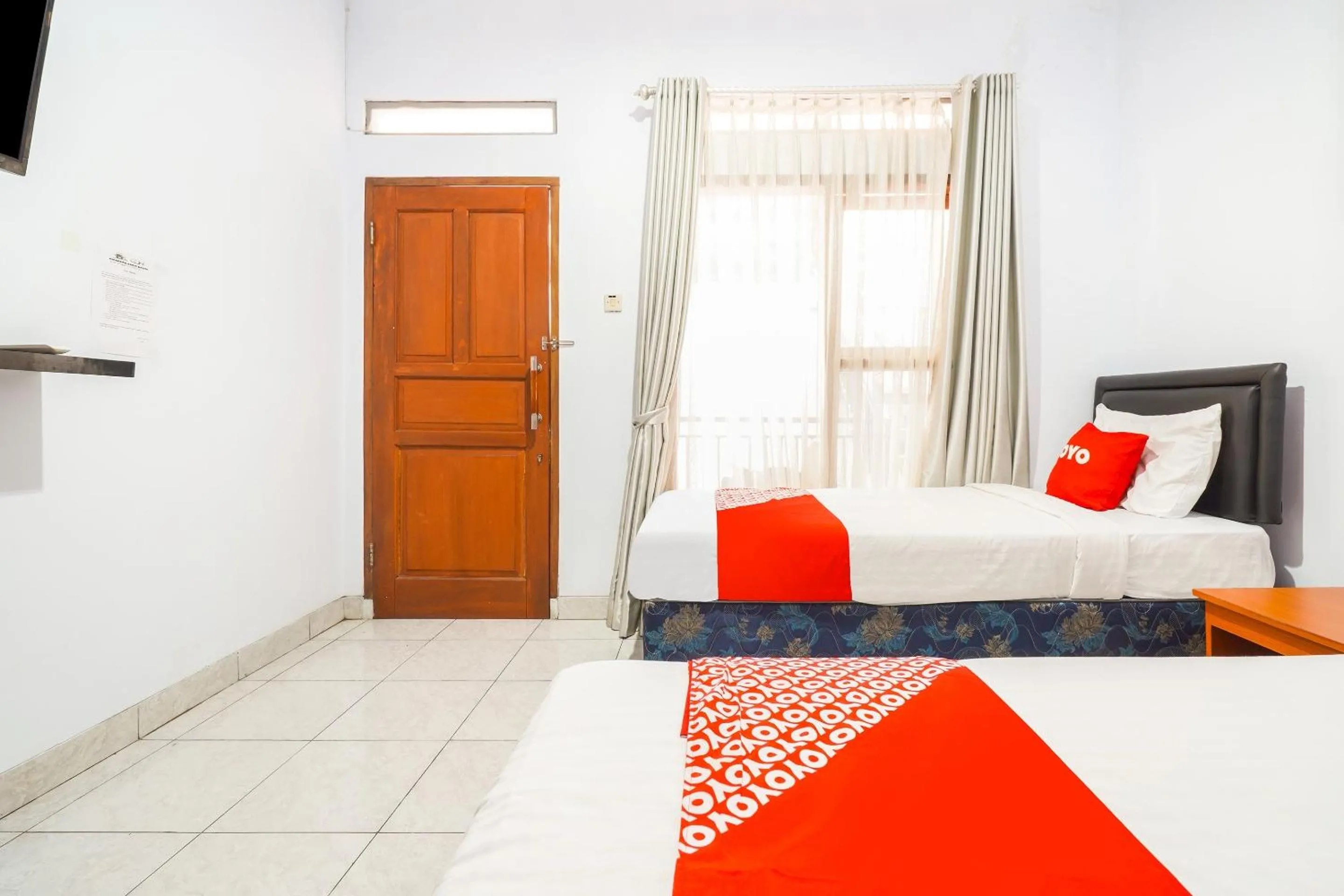 Bedroom in OYO 91561 Gandhi Hotel NearRS Khusus Ginjal Ny. R.A. Habibie