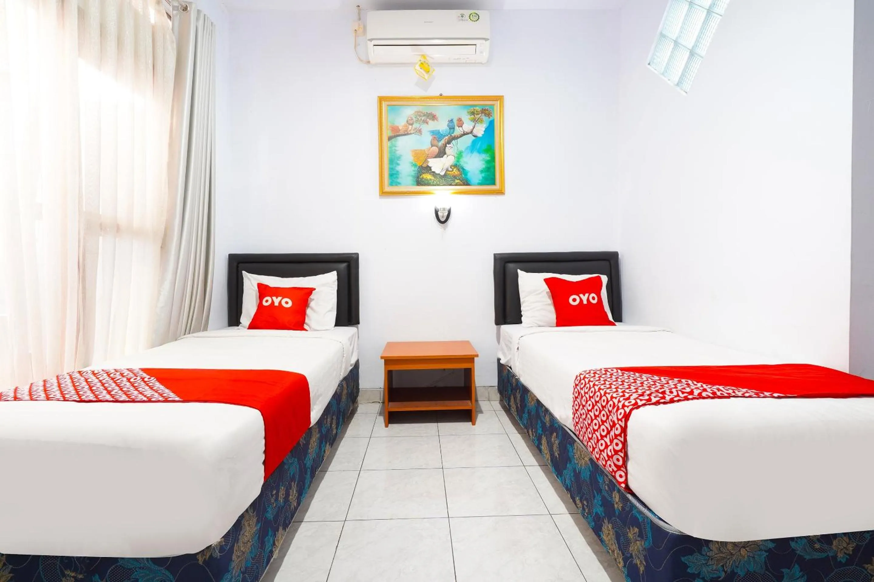 Bedroom in OYO 91561 Gandhi Hotel NearRS Khusus Ginjal Ny. R.A. Habibie