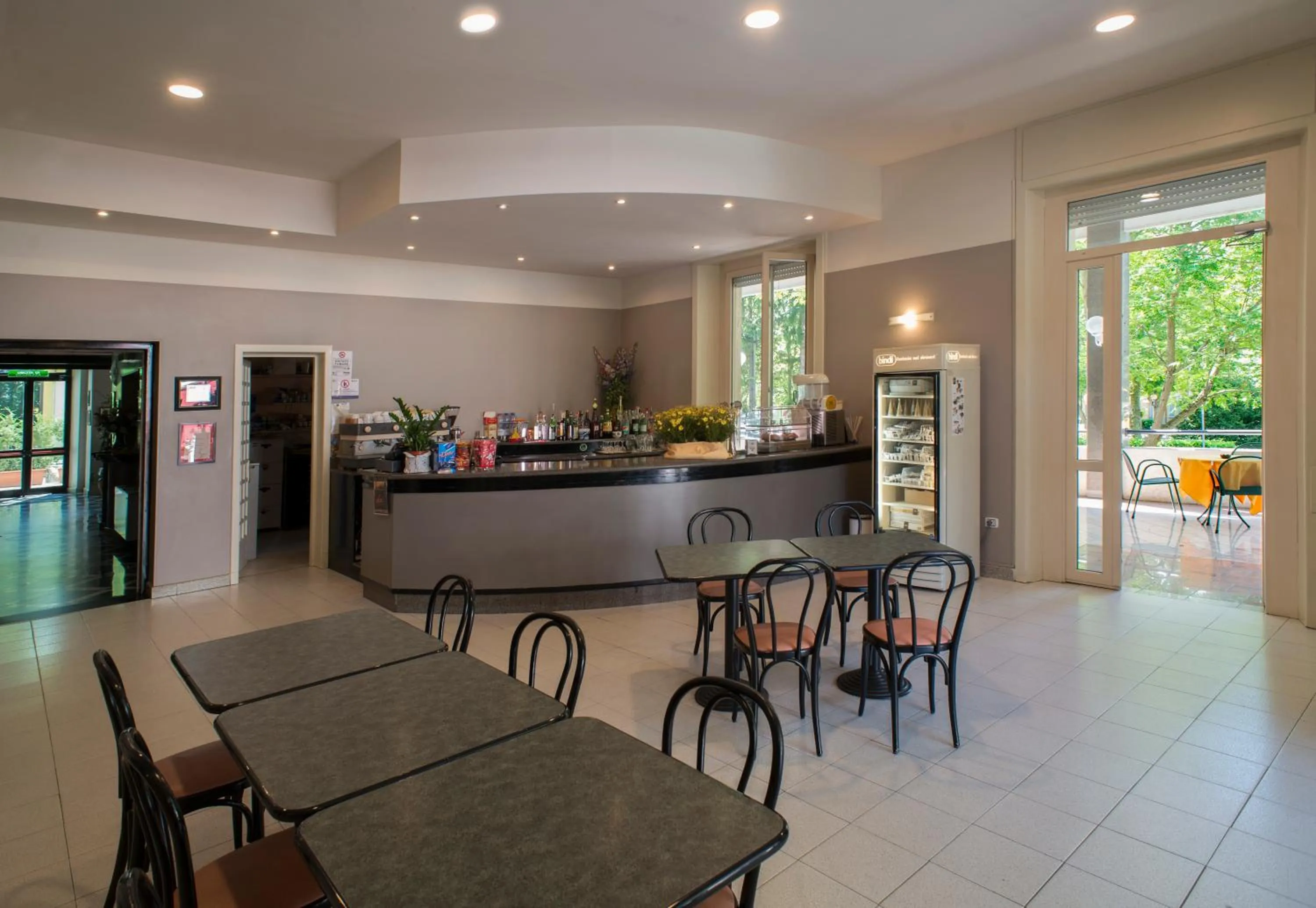 Restaurant/places to eat in Hotel Salus