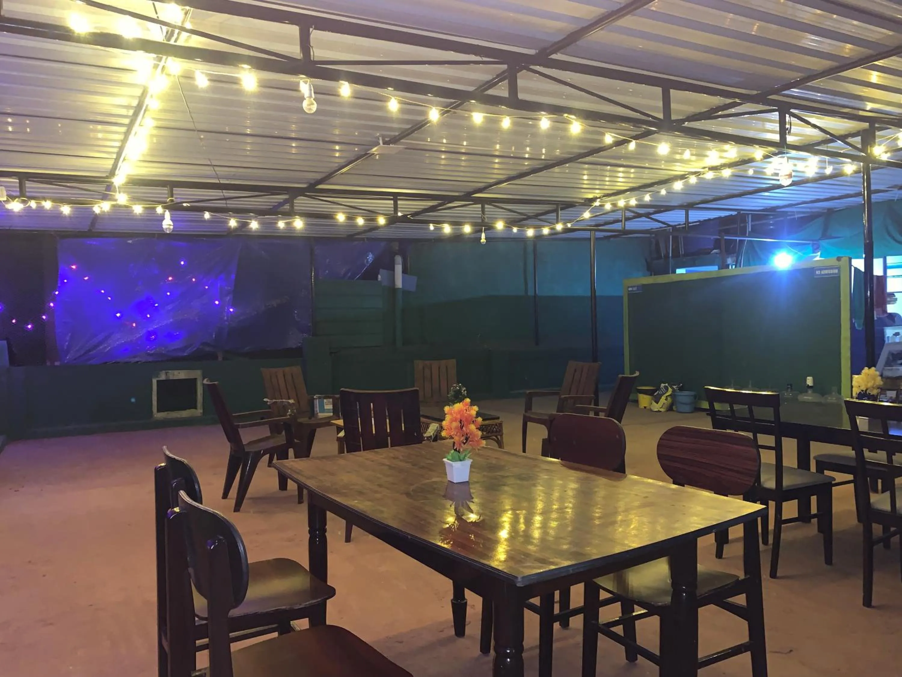 Restaurant/places to eat in Kodai Pinetree Residency