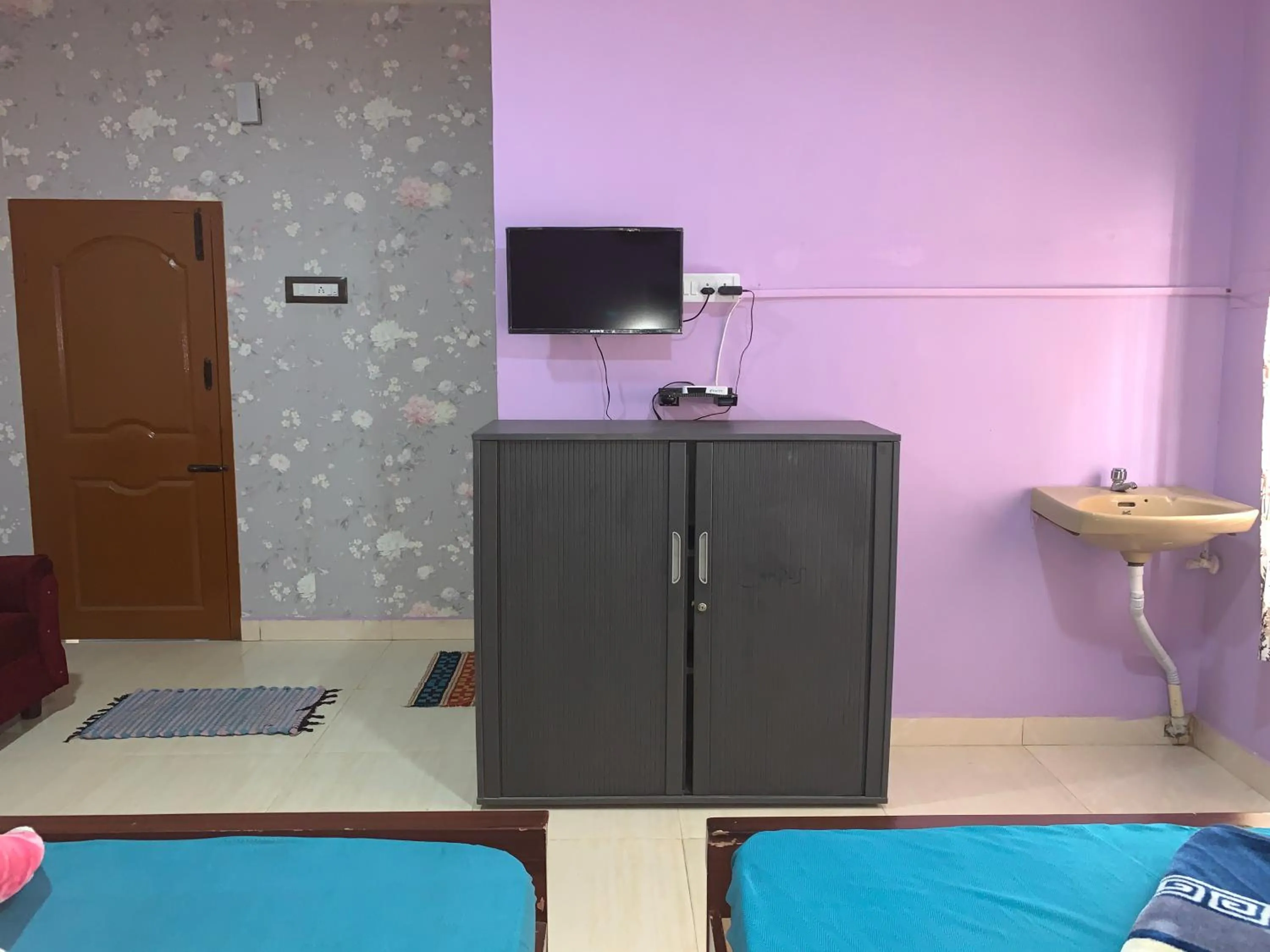TV and multimedia, Bed in Kodai Pinetree Residency