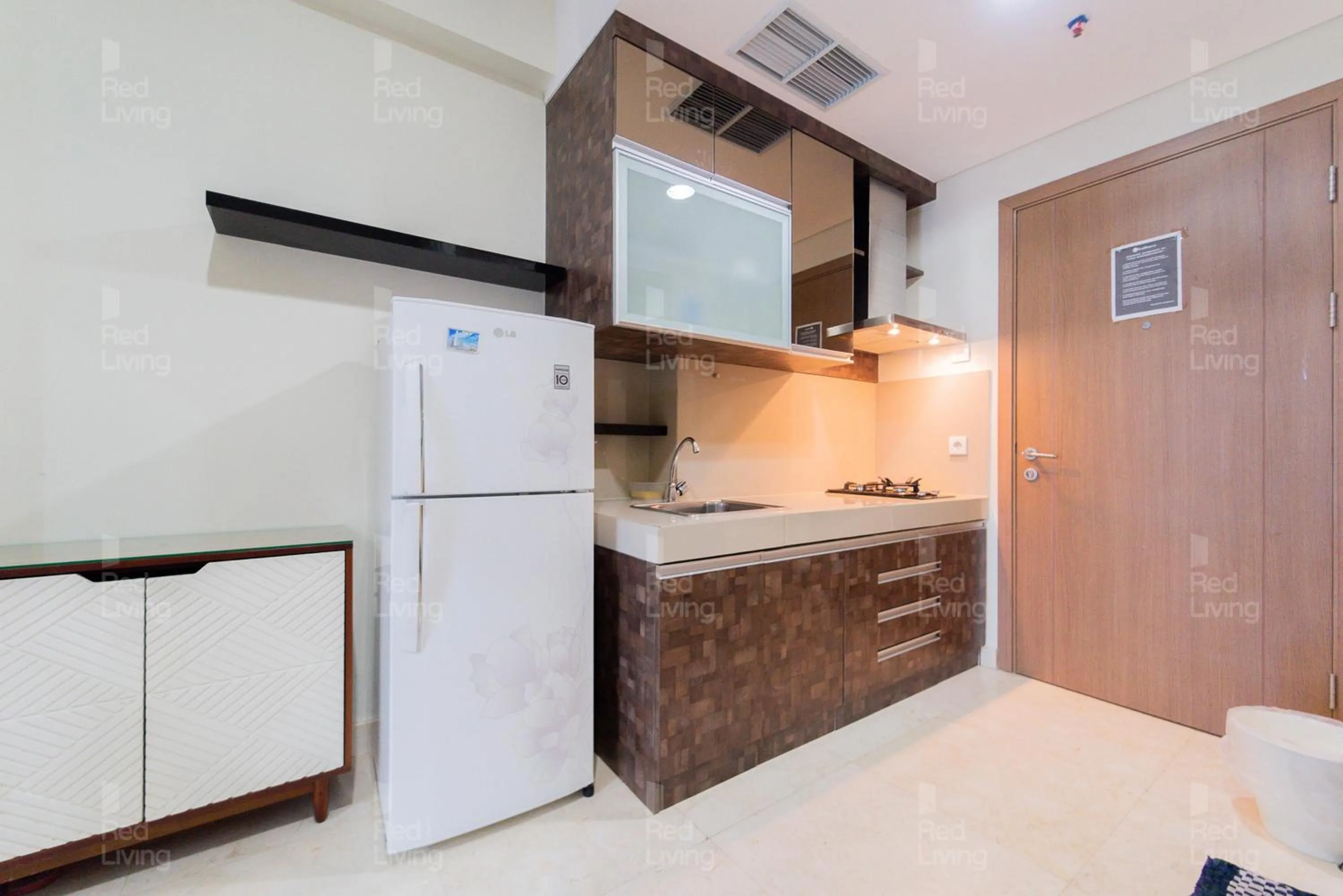 Kitchen or kitchenette in RedLiving Apartemen Puri Orchard - Tower Magnolia