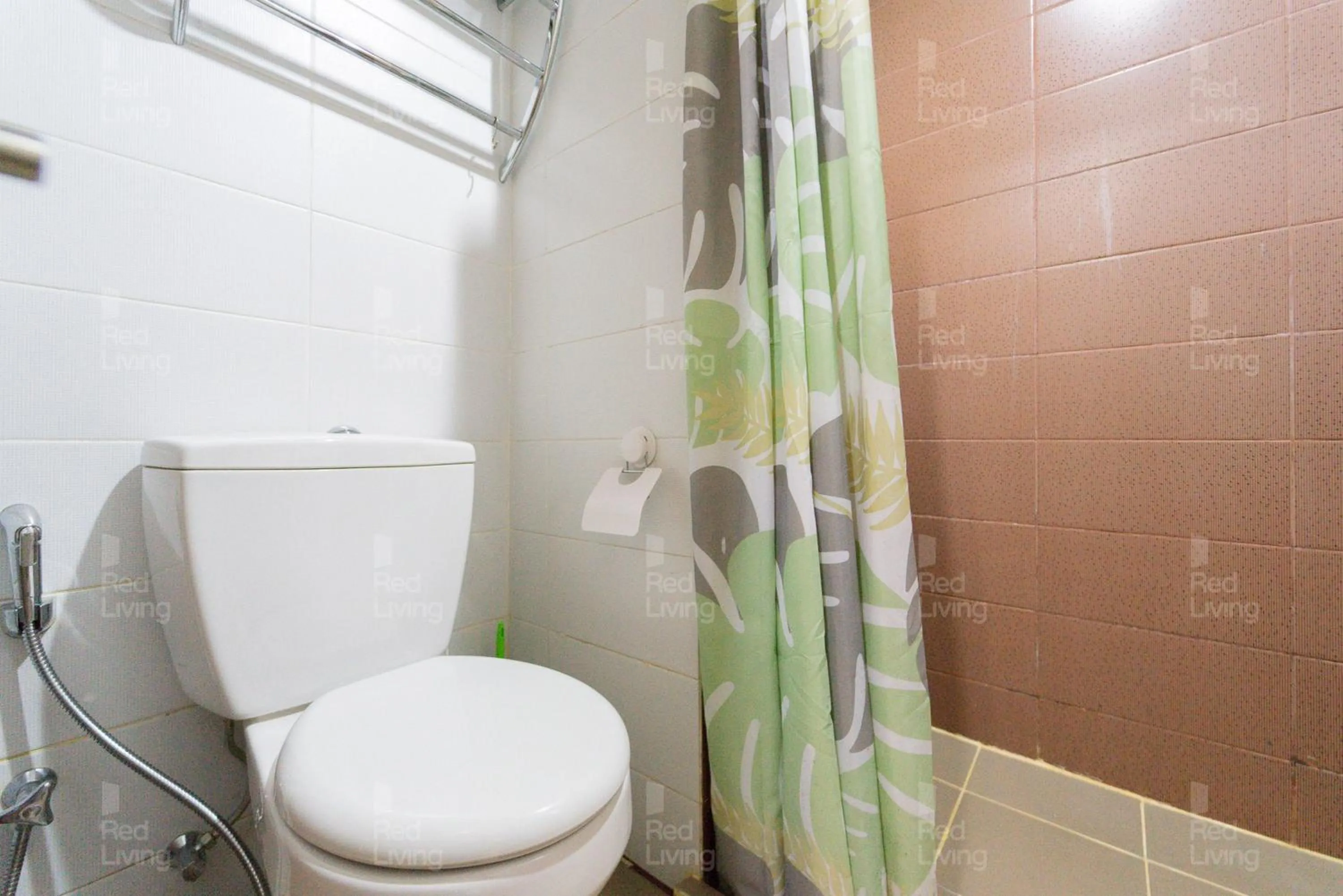 Bathroom in RedLiving Apartemen Puri Orchard - Tower Magnolia