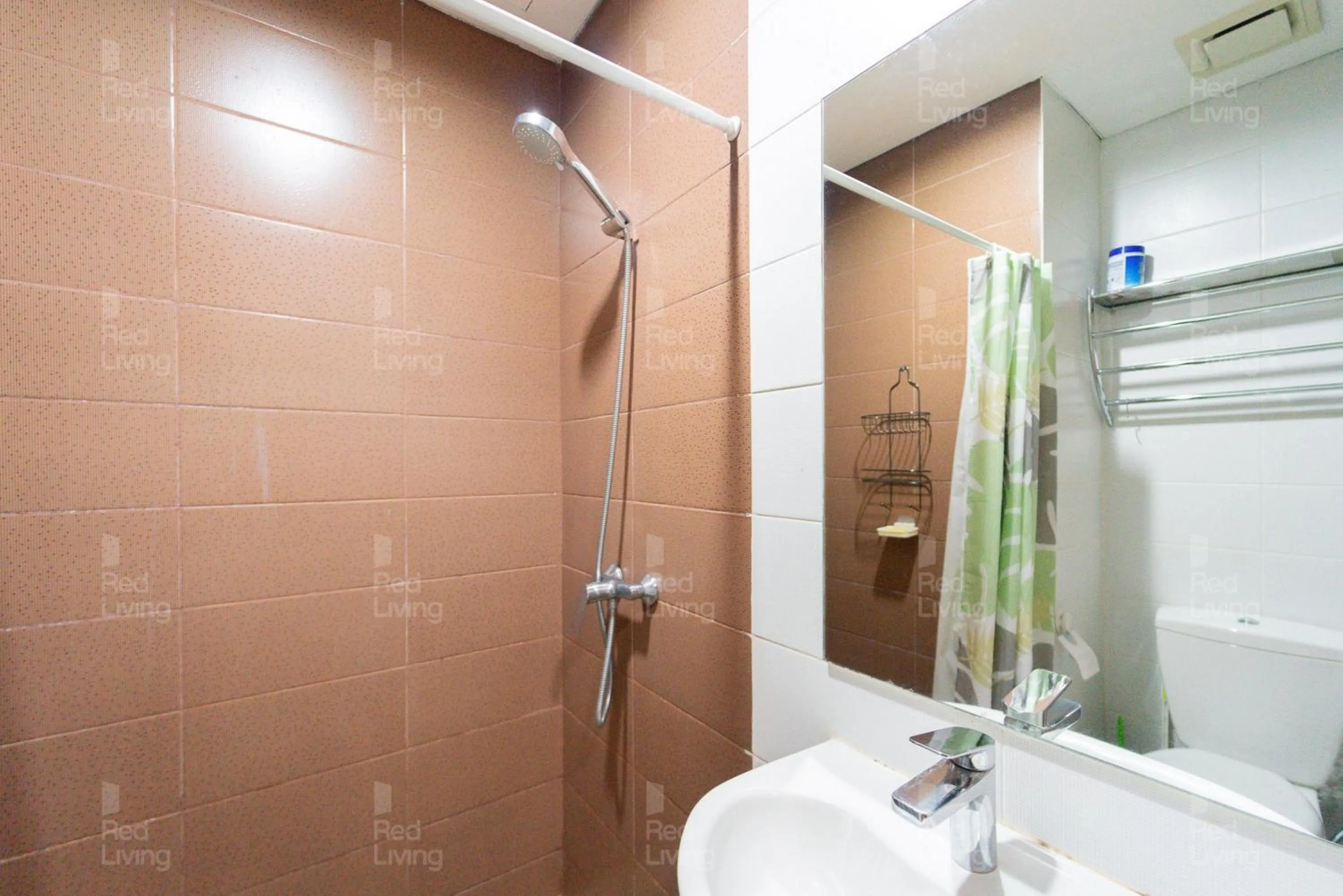 Bathroom in RedLiving Apartemen Puri Orchard - Tower Magnolia