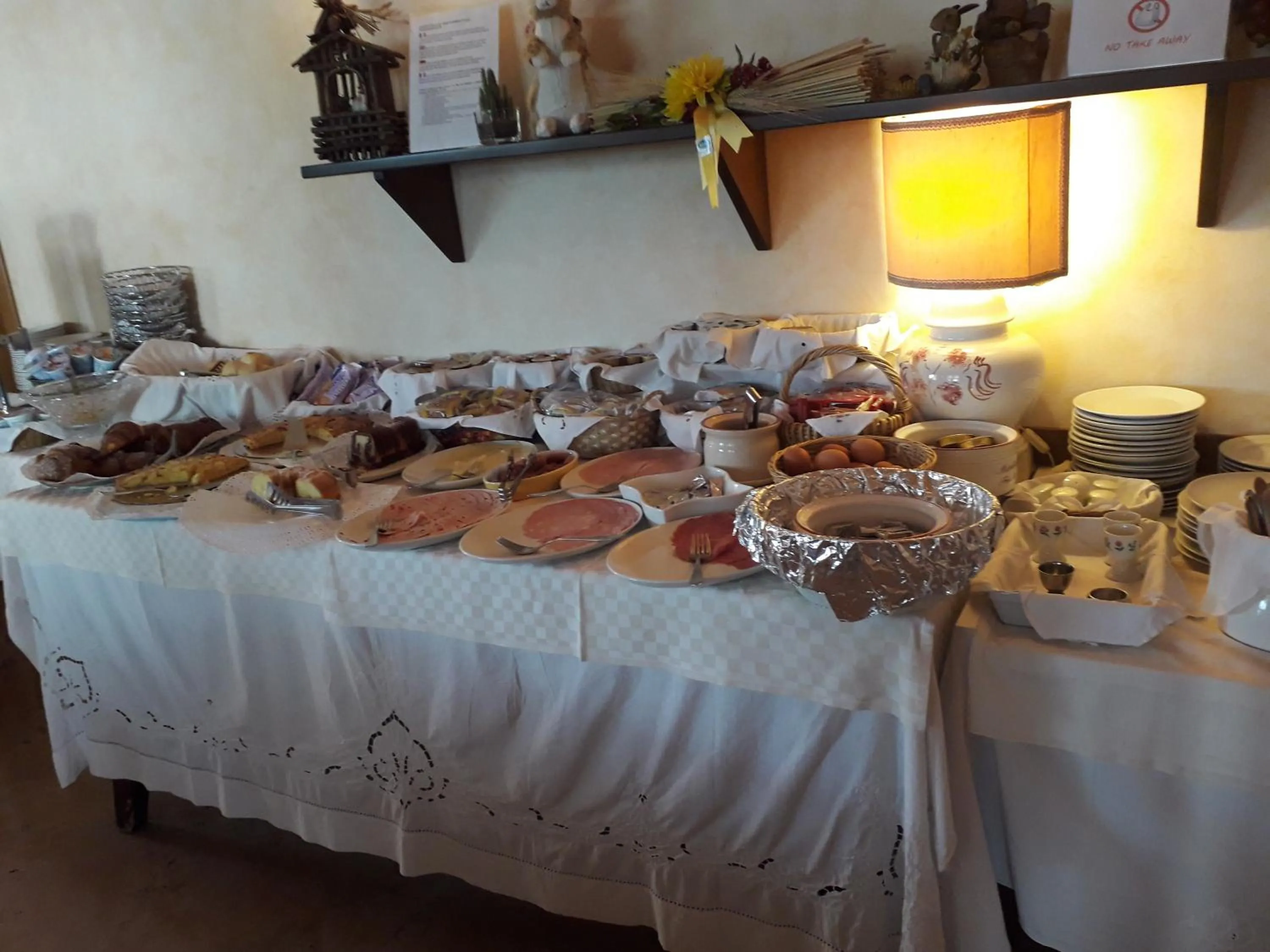 Continental breakfast in Hotel Fornaci