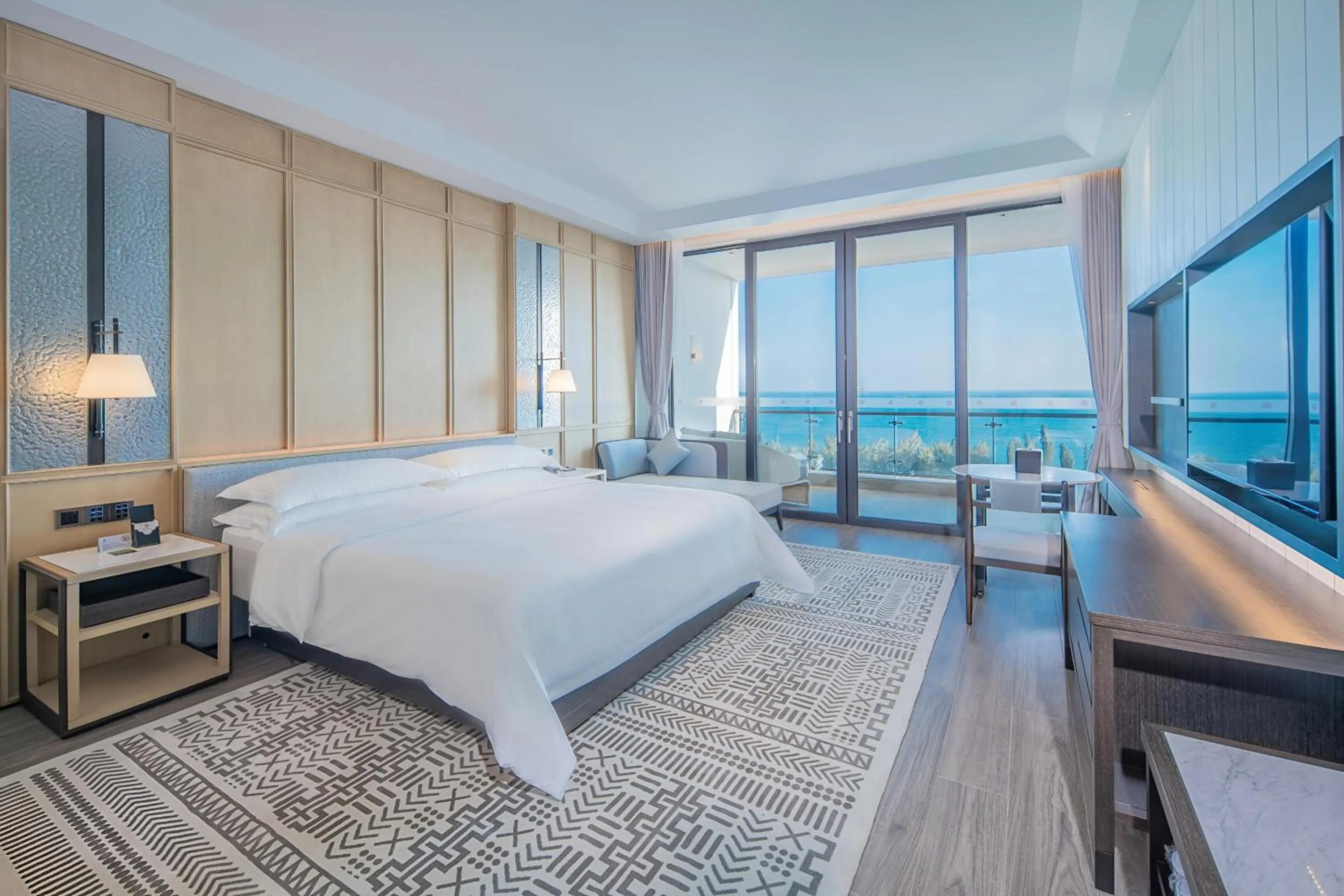  Deluxe Oceanfront King Room in Vaperse Hainan Clear Water Bay