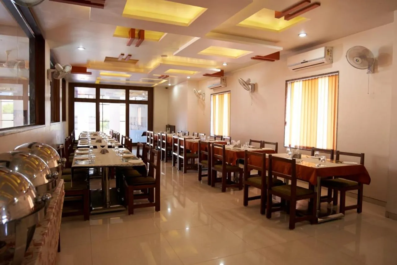 Restaurant/places to eat in Hotel Sai Sangam