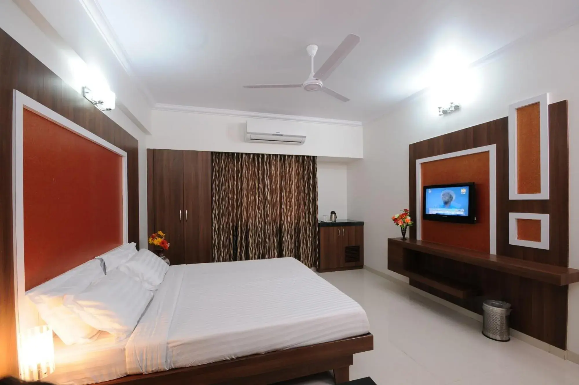 Bedroom, Bed in Hotel Sai Sangam Bedroom, Bed in Hotel Sai Sangam