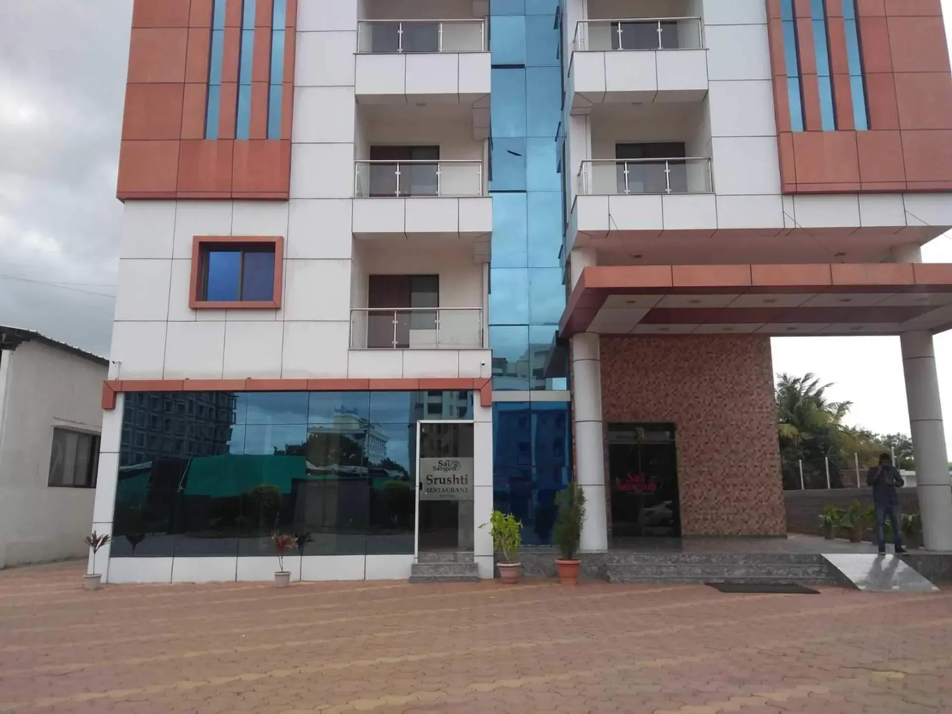 Property building in Hotel Sai Sangam Property building in Hotel Sai Sangam