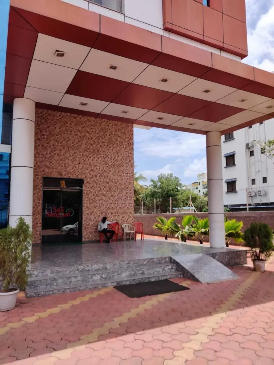 Property building in Hotel Sai Sangam Property building in Hotel Sai Sangam