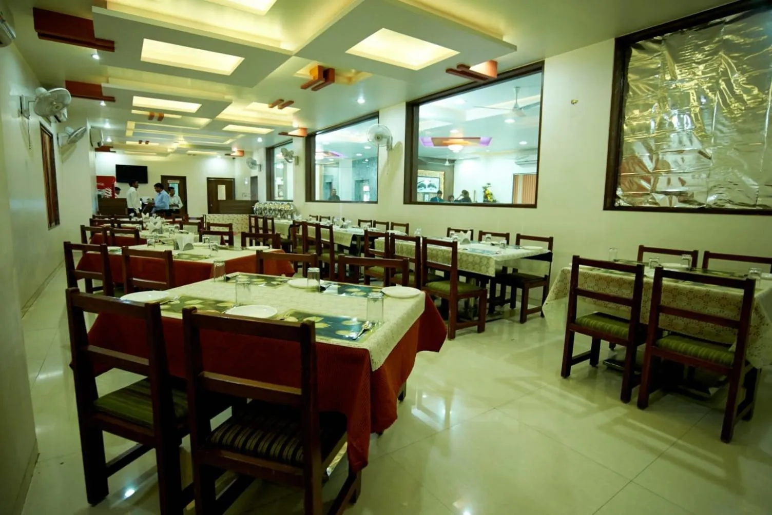 Restaurant/places to eat in Hotel Sai Sangam