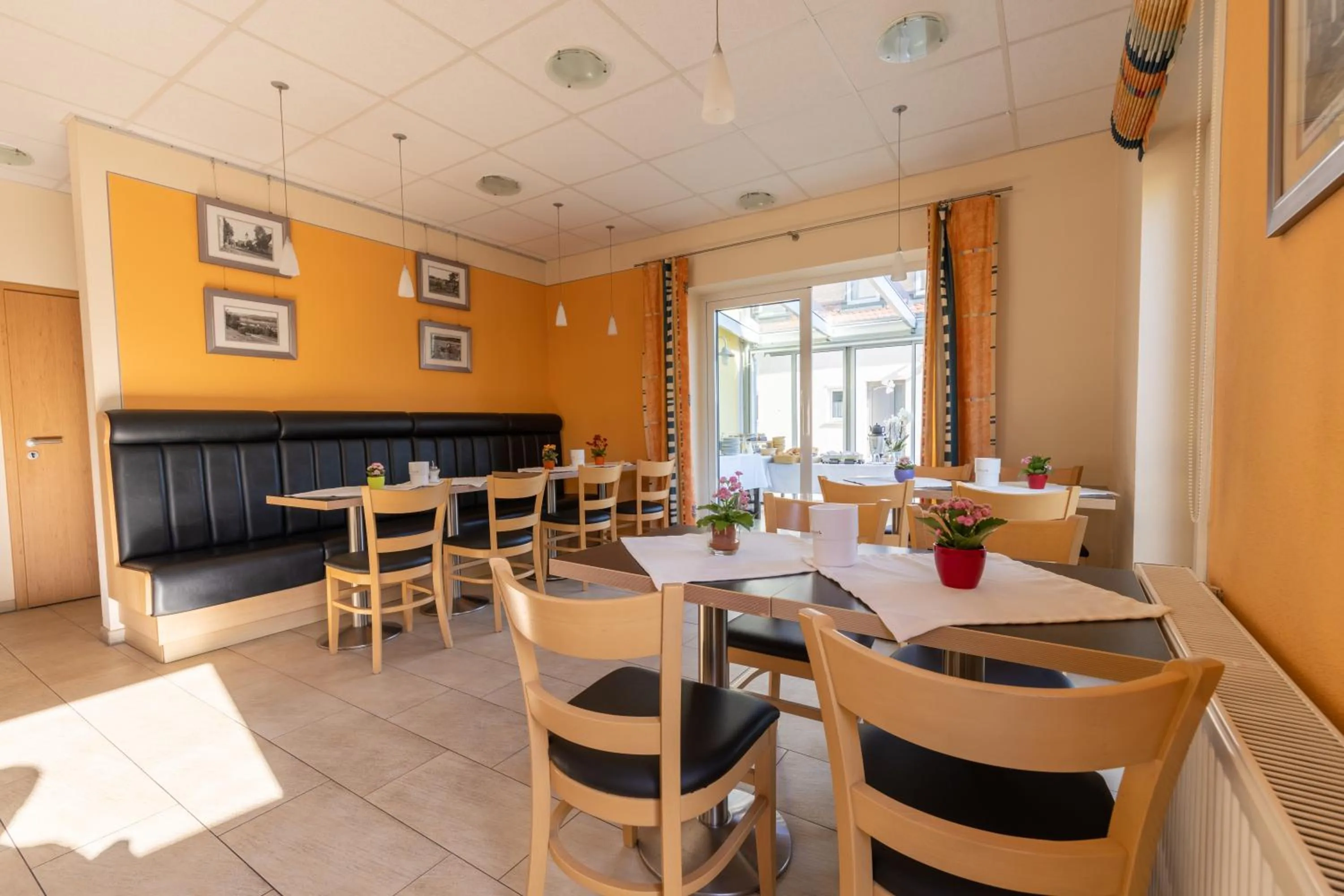 Dining area in Gästehaus Kleeberger