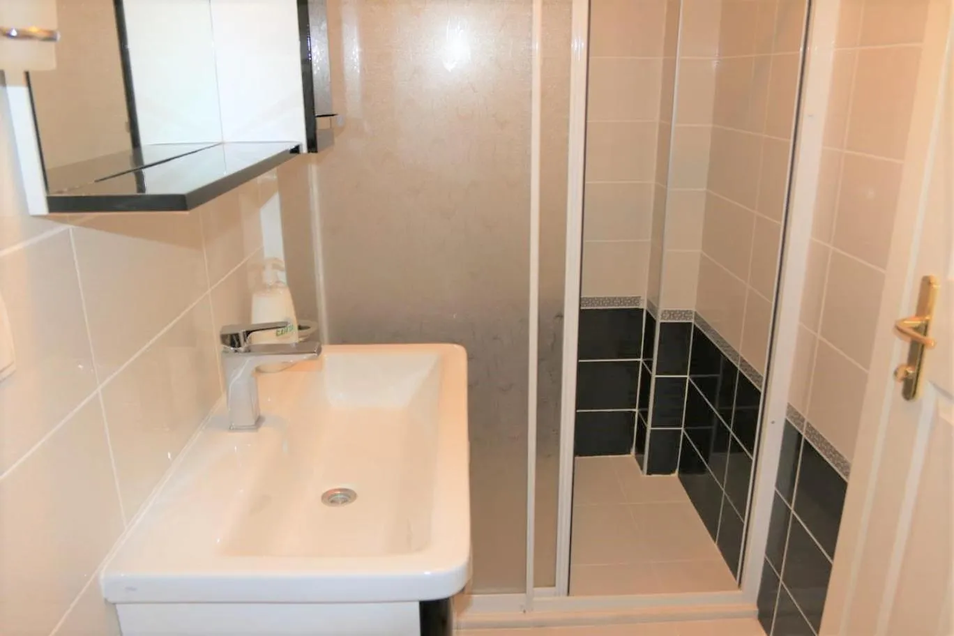 Shower in VILLA PALM