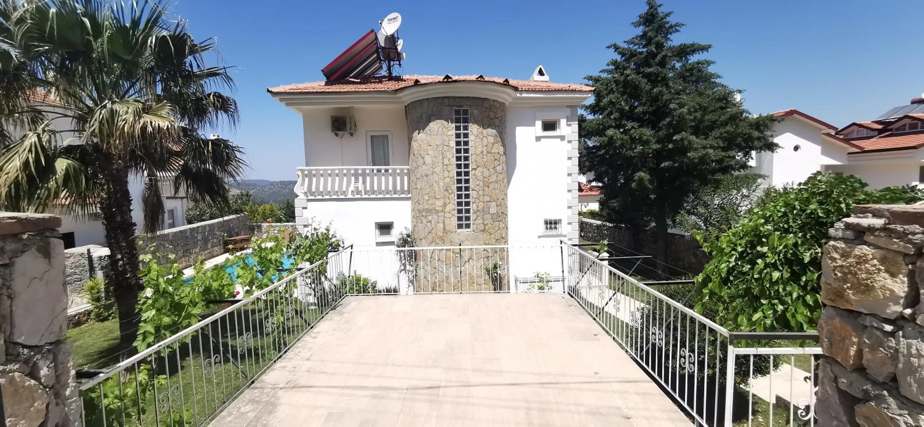 Property building in VILLA PALM