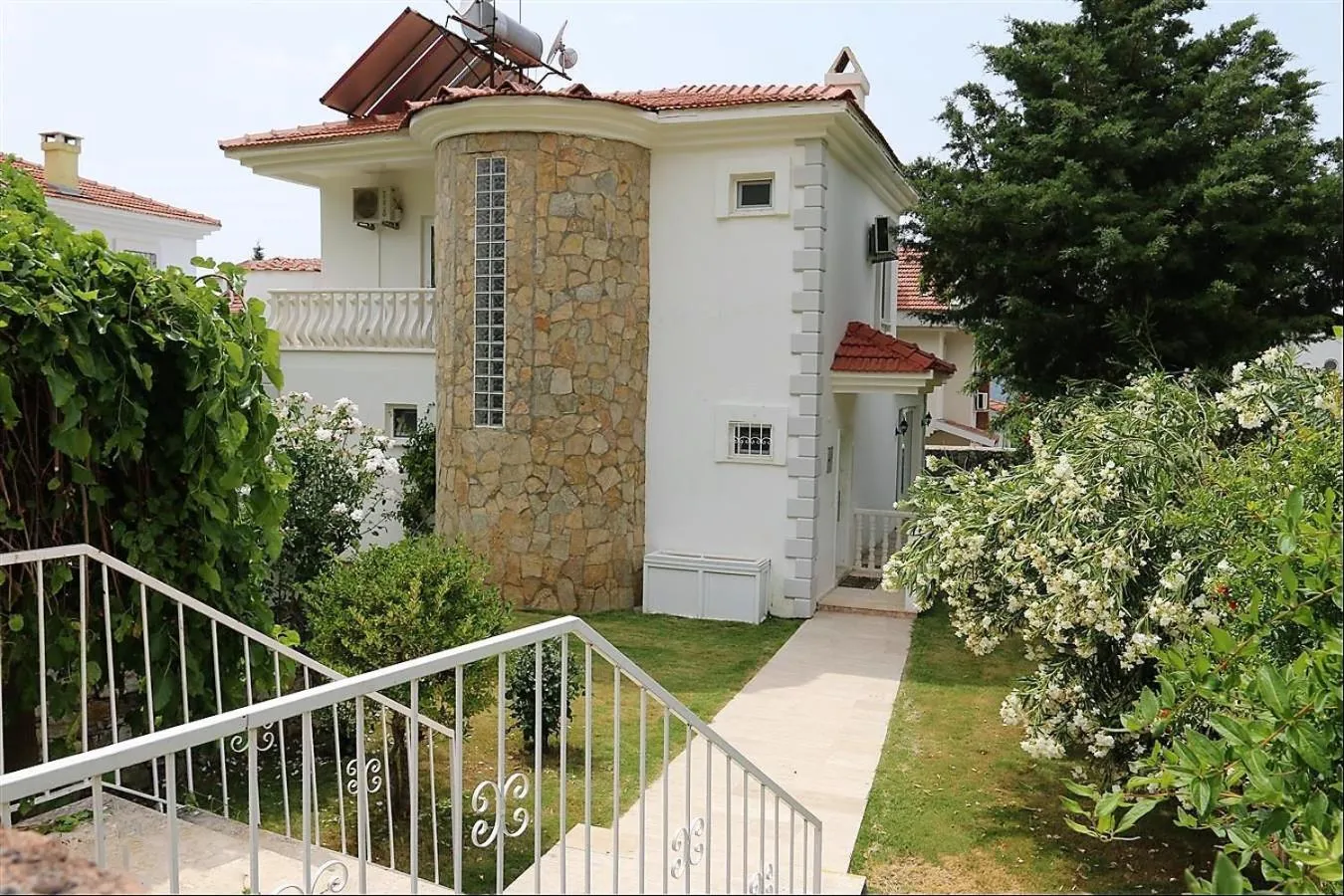 Property building in VILLA PALM