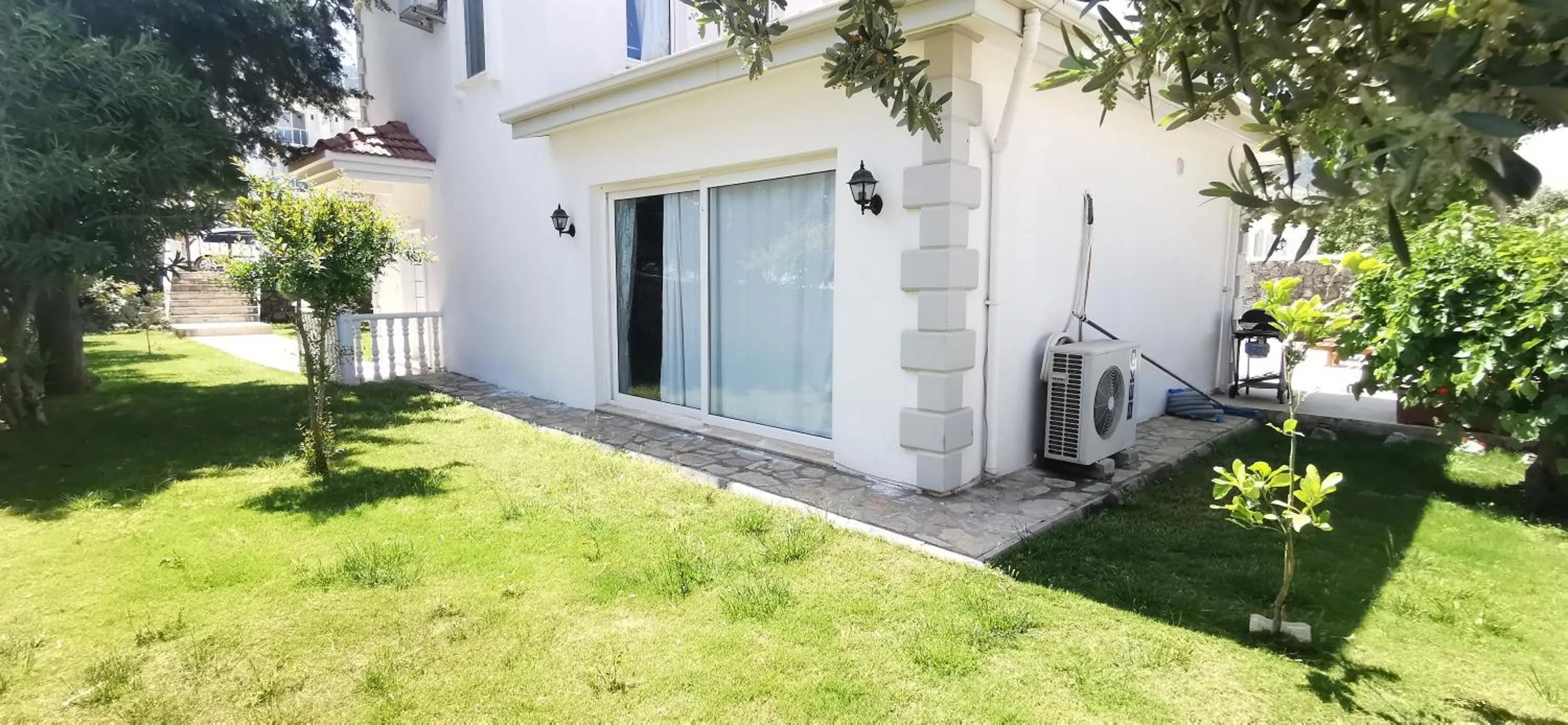 Property building in VILLA PALM