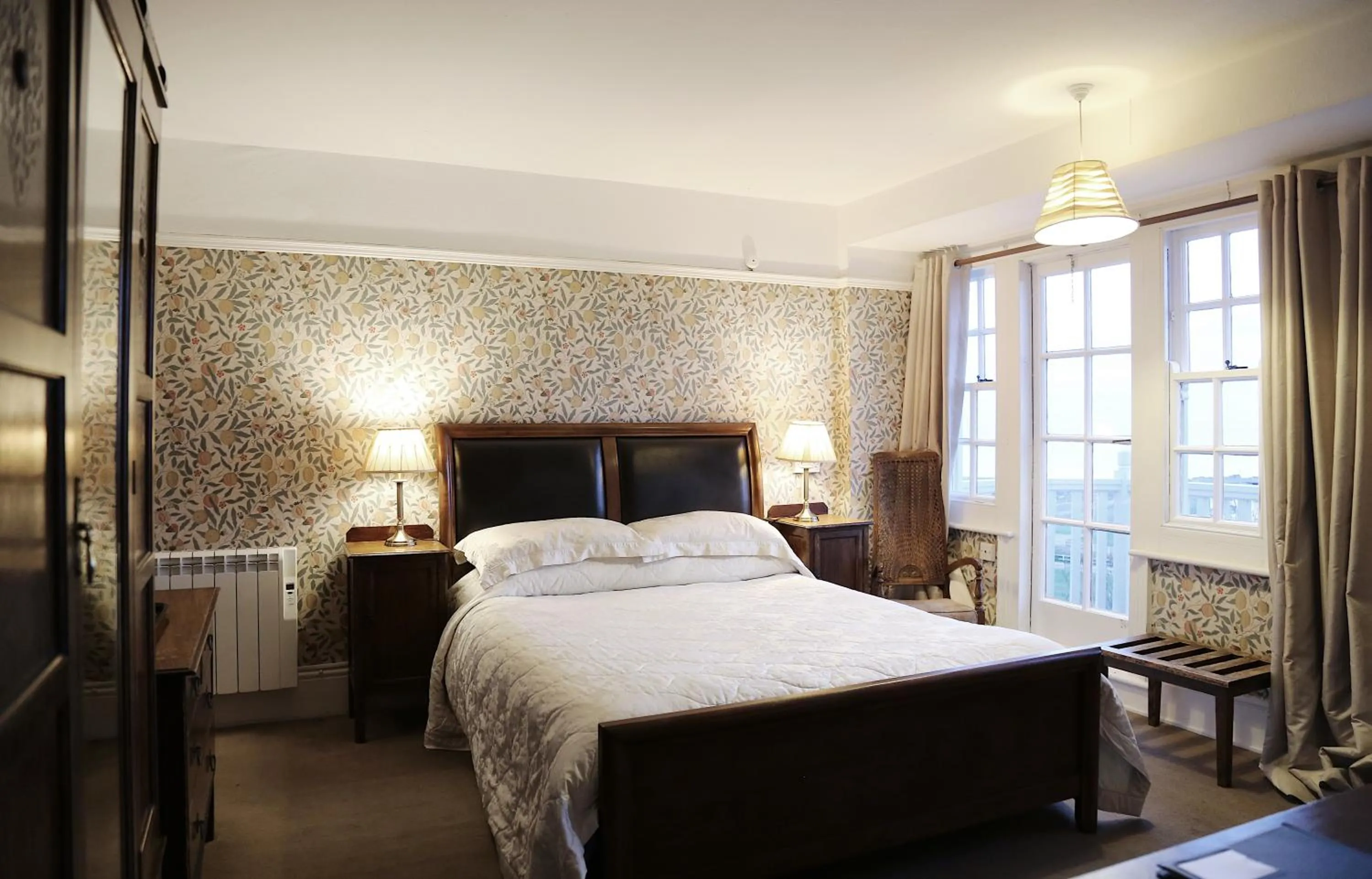 Double Room with Private Bathroom in Walpole Bay Hotel