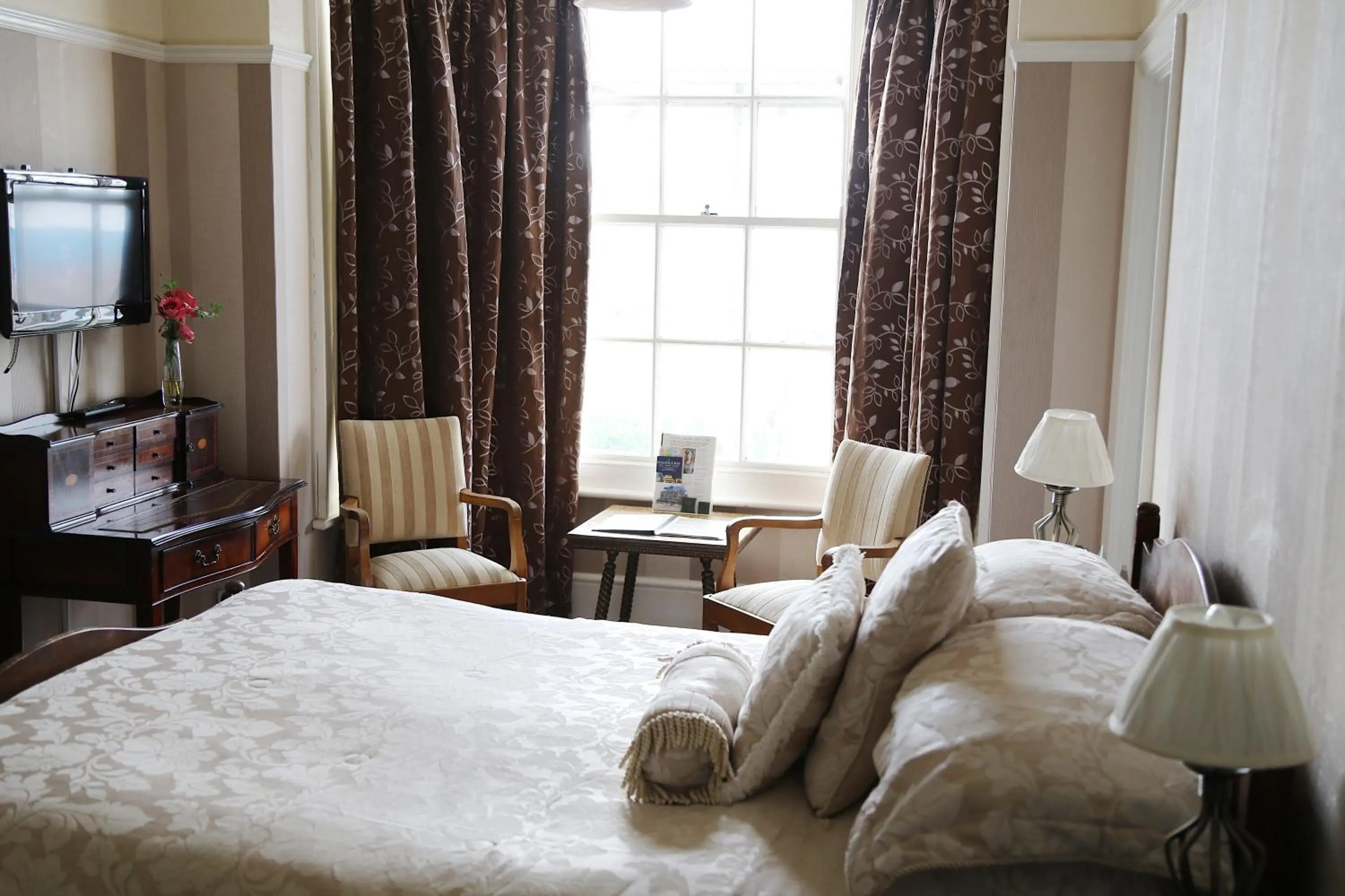 Double Room with Private Bathroom in Walpole Bay Hotel
