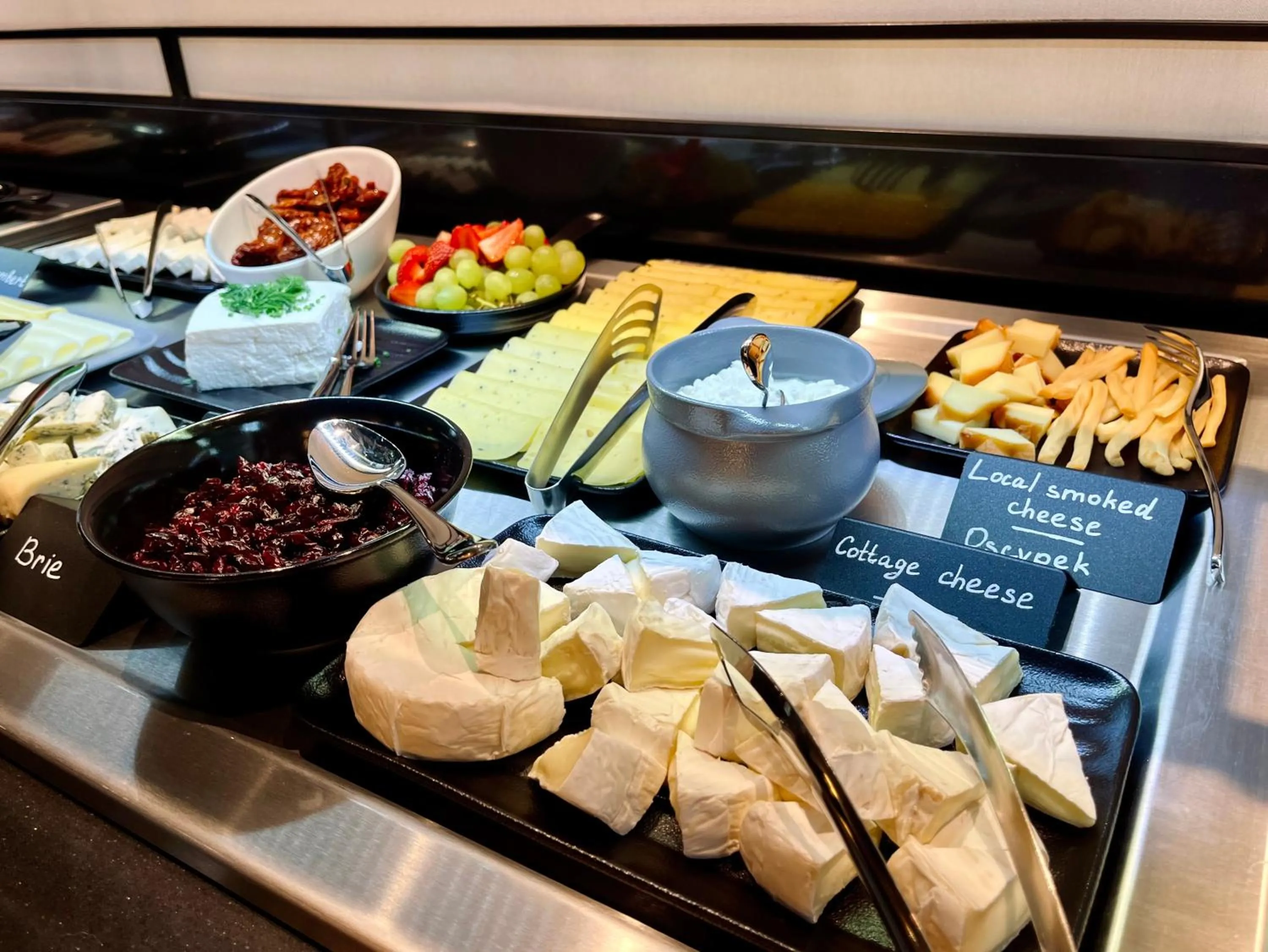 Restaurant/places to eat in Royal Tulip Warsaw Centre