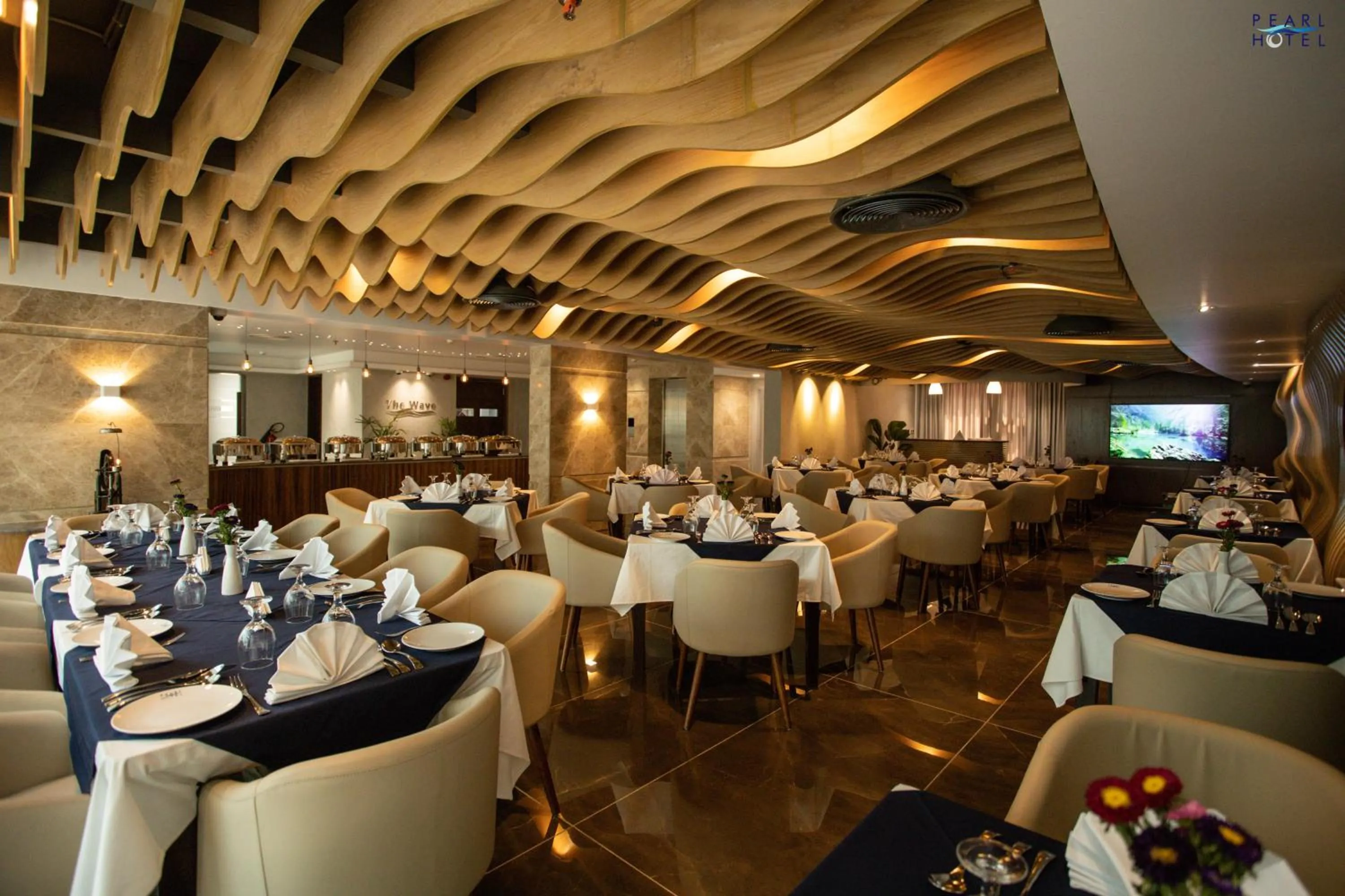 Restaurant/places to eat in Pearl Hotel