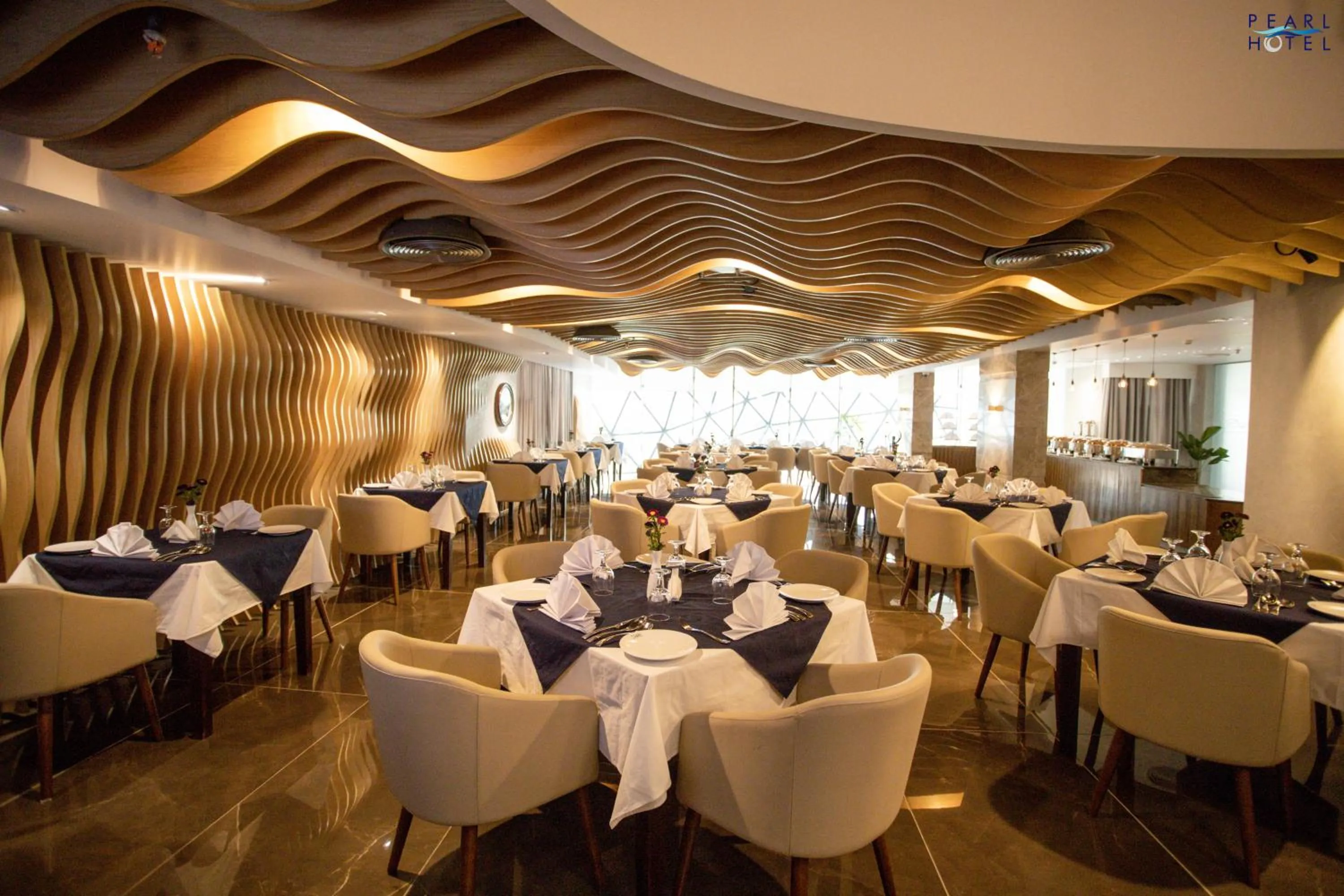 Restaurant/places to eat in Pearl Hotel