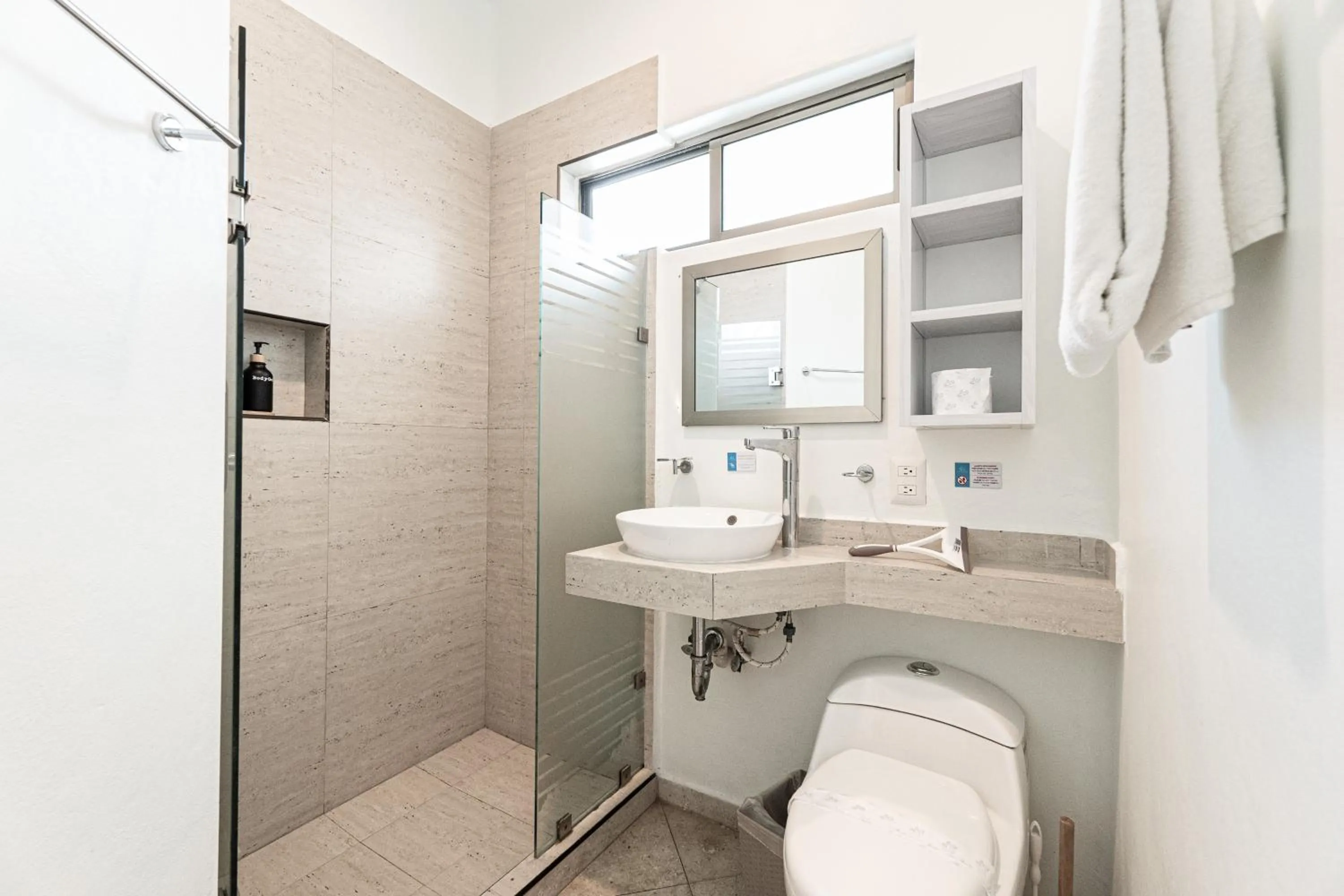 Shower in Villas Amanecer by Andiani Travel