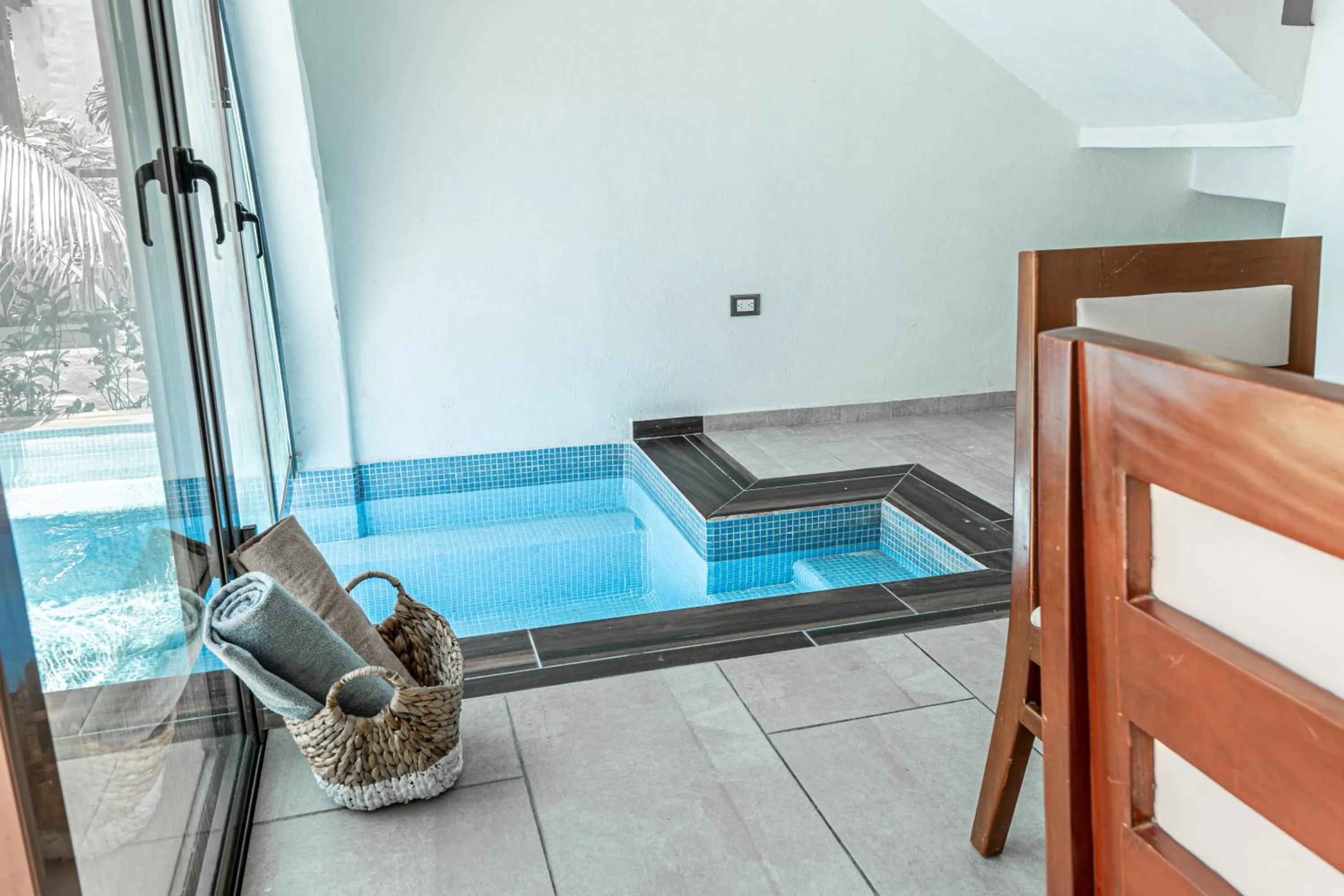 Swimming pool in Villas Amanecer by Andiani Travel