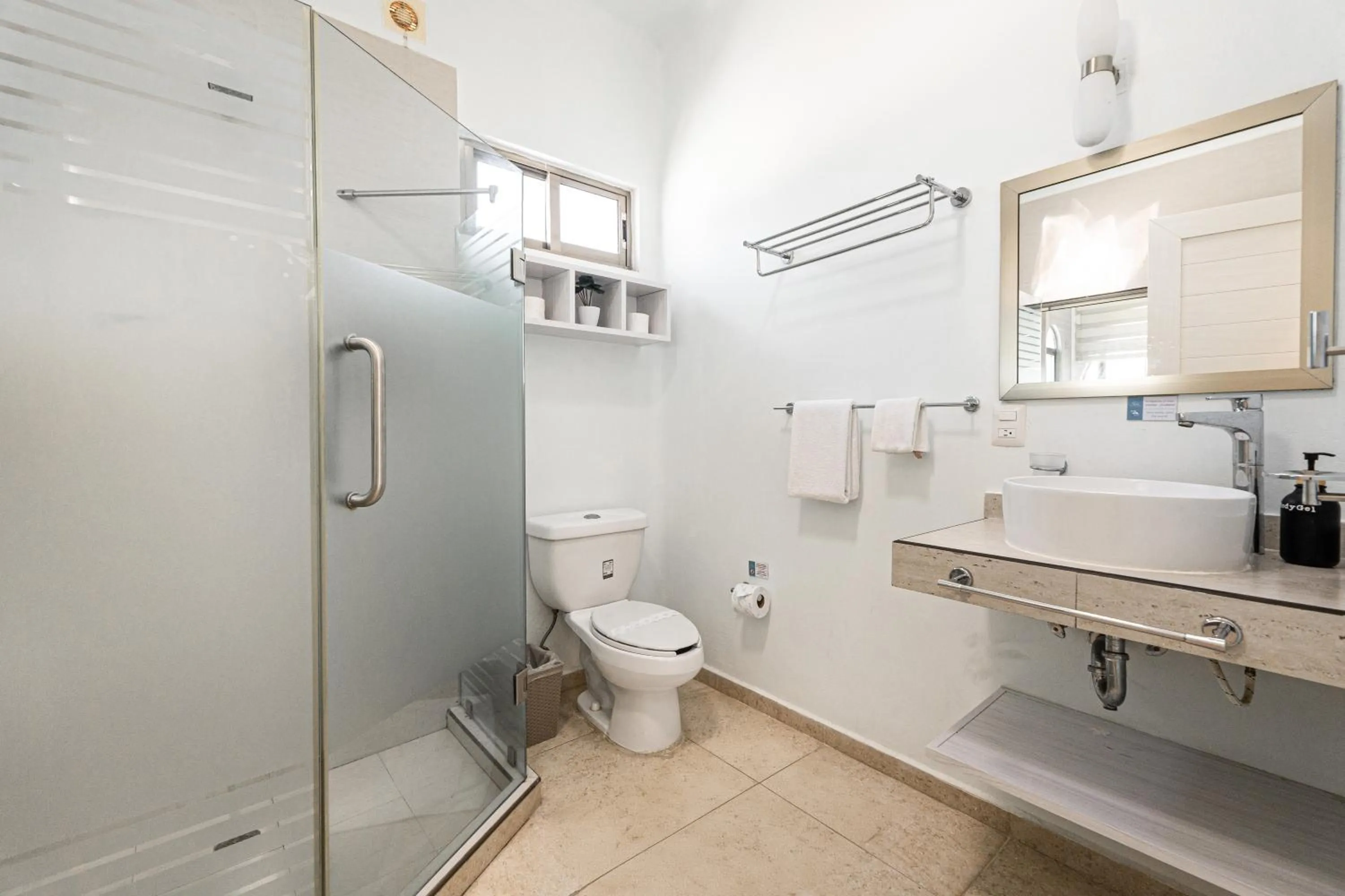 Shower in Villas Amanecer by Andiani Travel