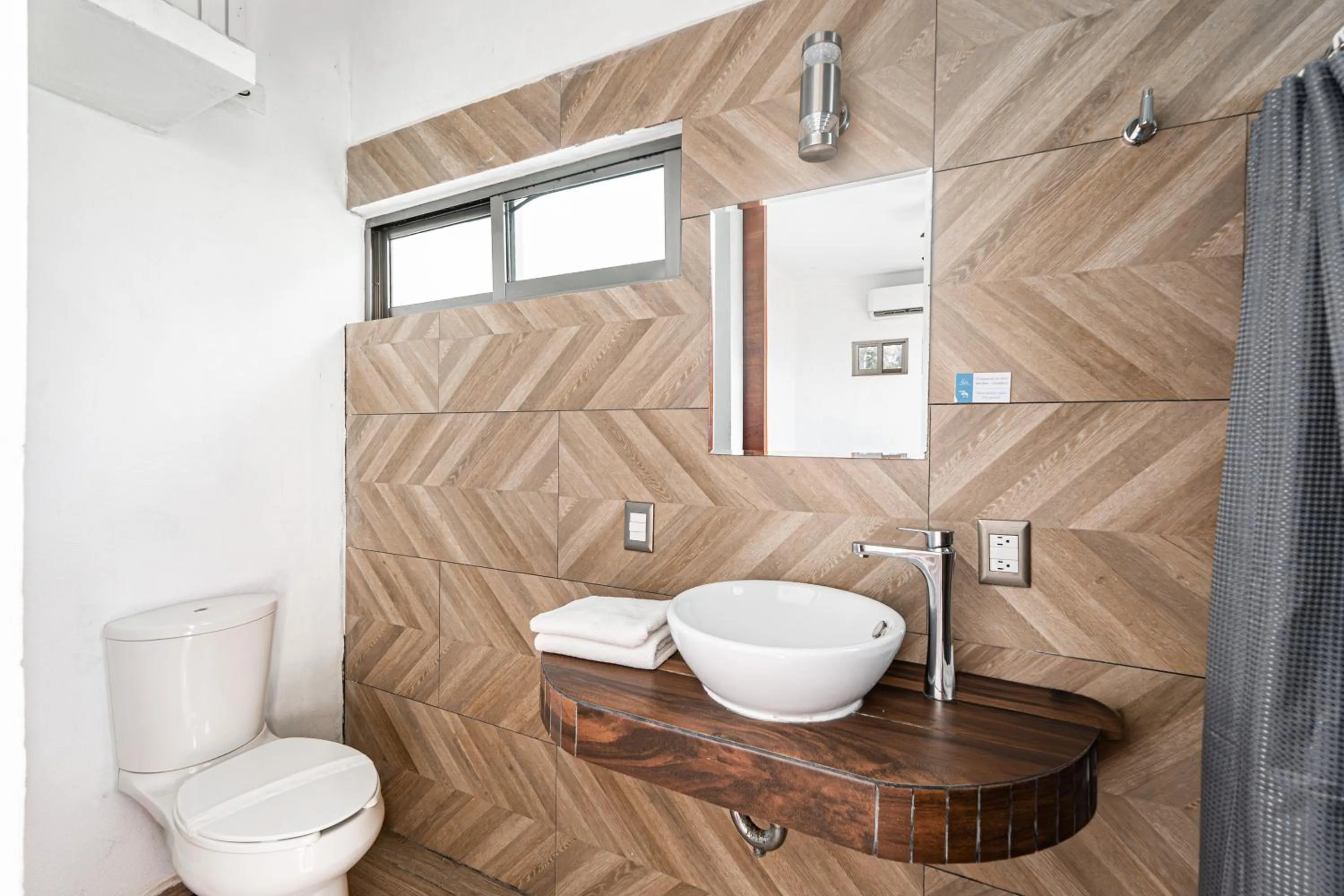 Shower in Villas Amanecer by Andiani Travel