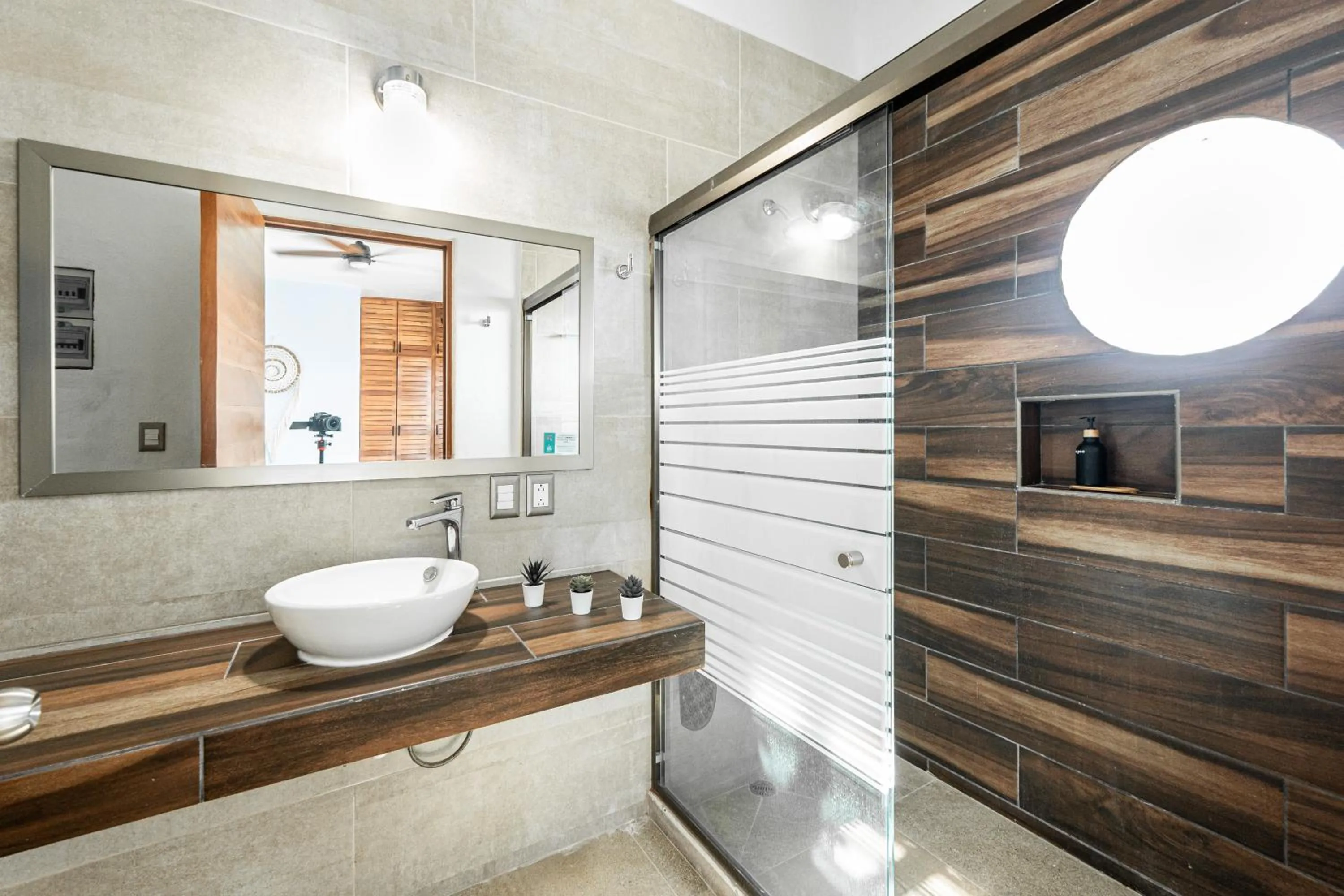 Shower in Villas Amanecer by Andiani Travel