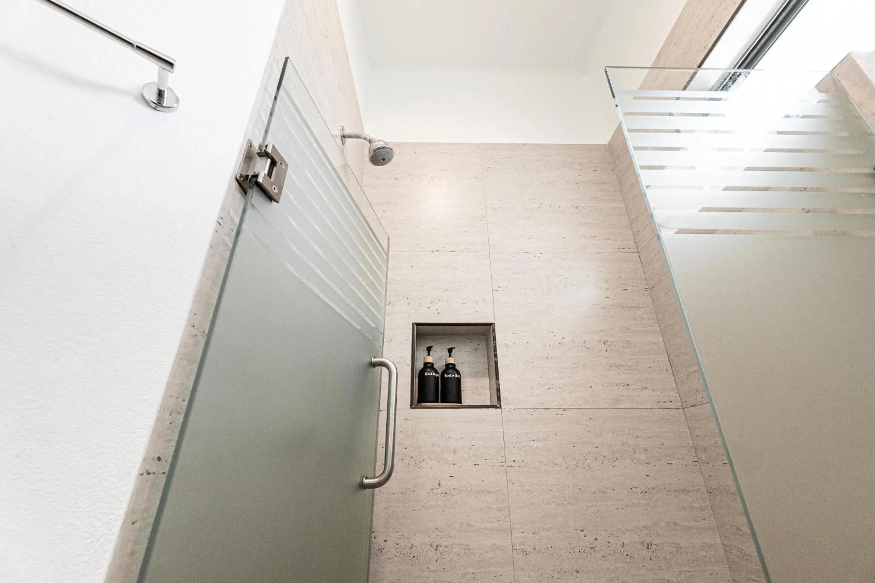 Shower in Villas Amanecer by Andiani Travel