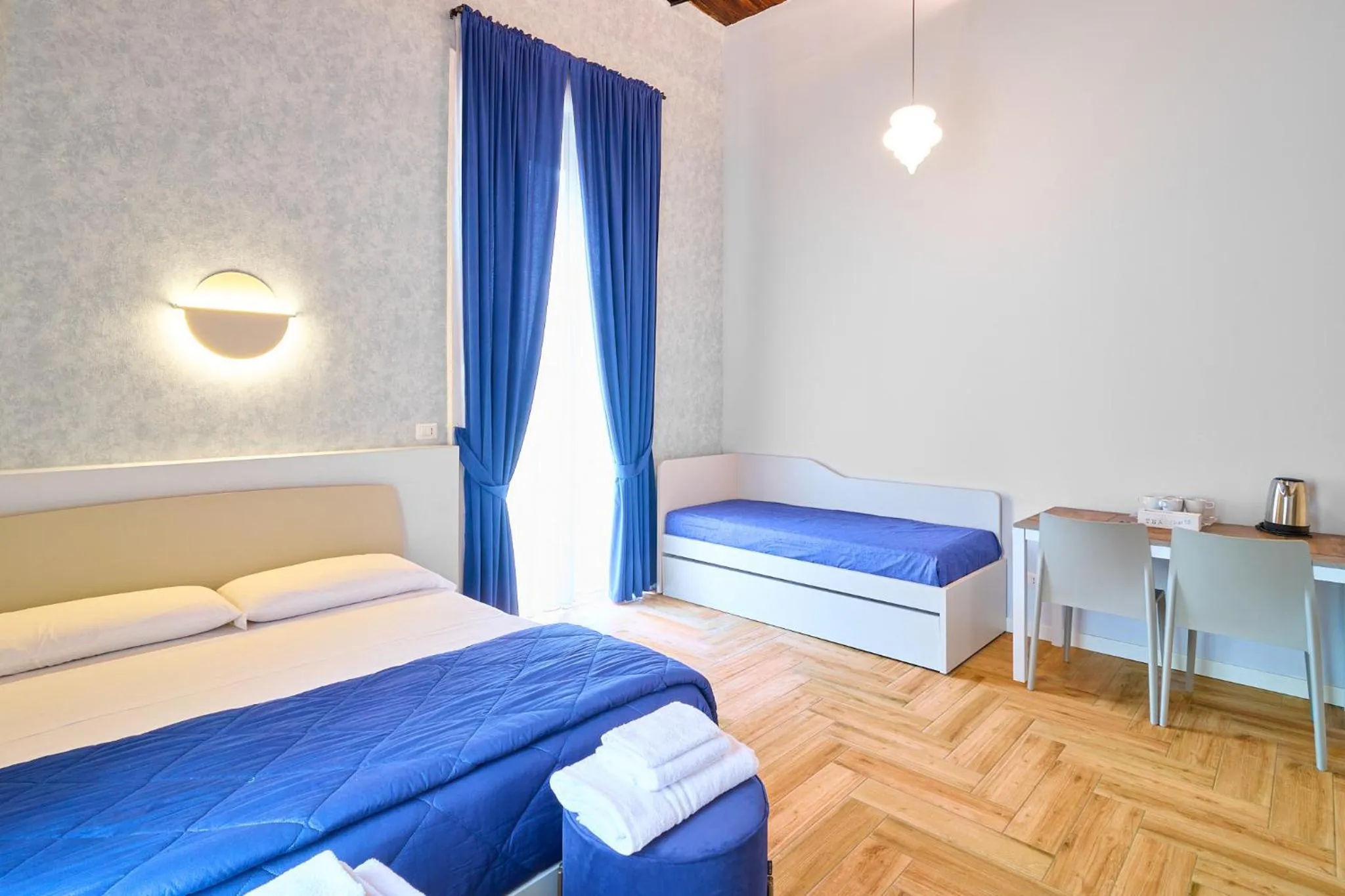 Coffee/tea facilities, Bed in Toto e Peppino Luxury Rooms