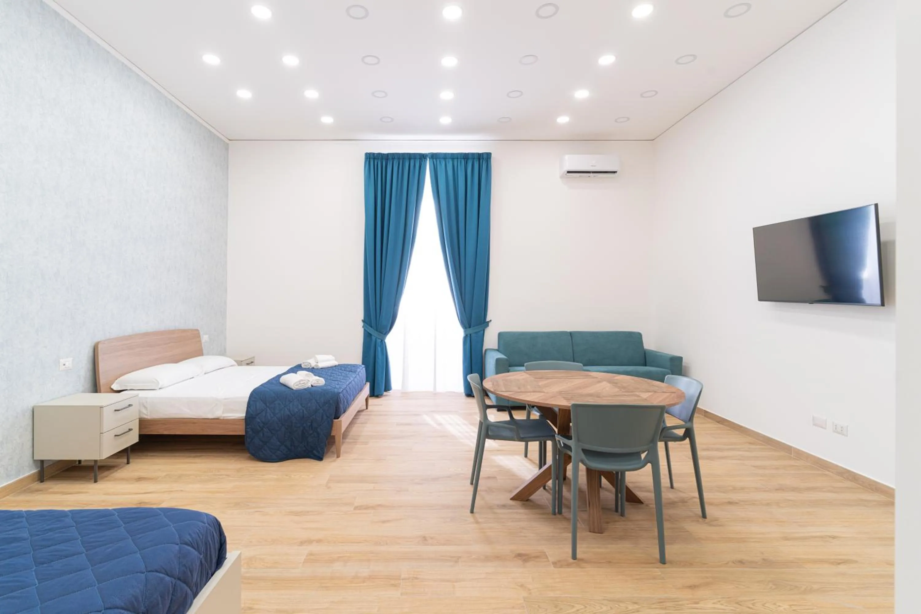 Photo of the whole room, Bed in Toto e Peppino Luxury Rooms