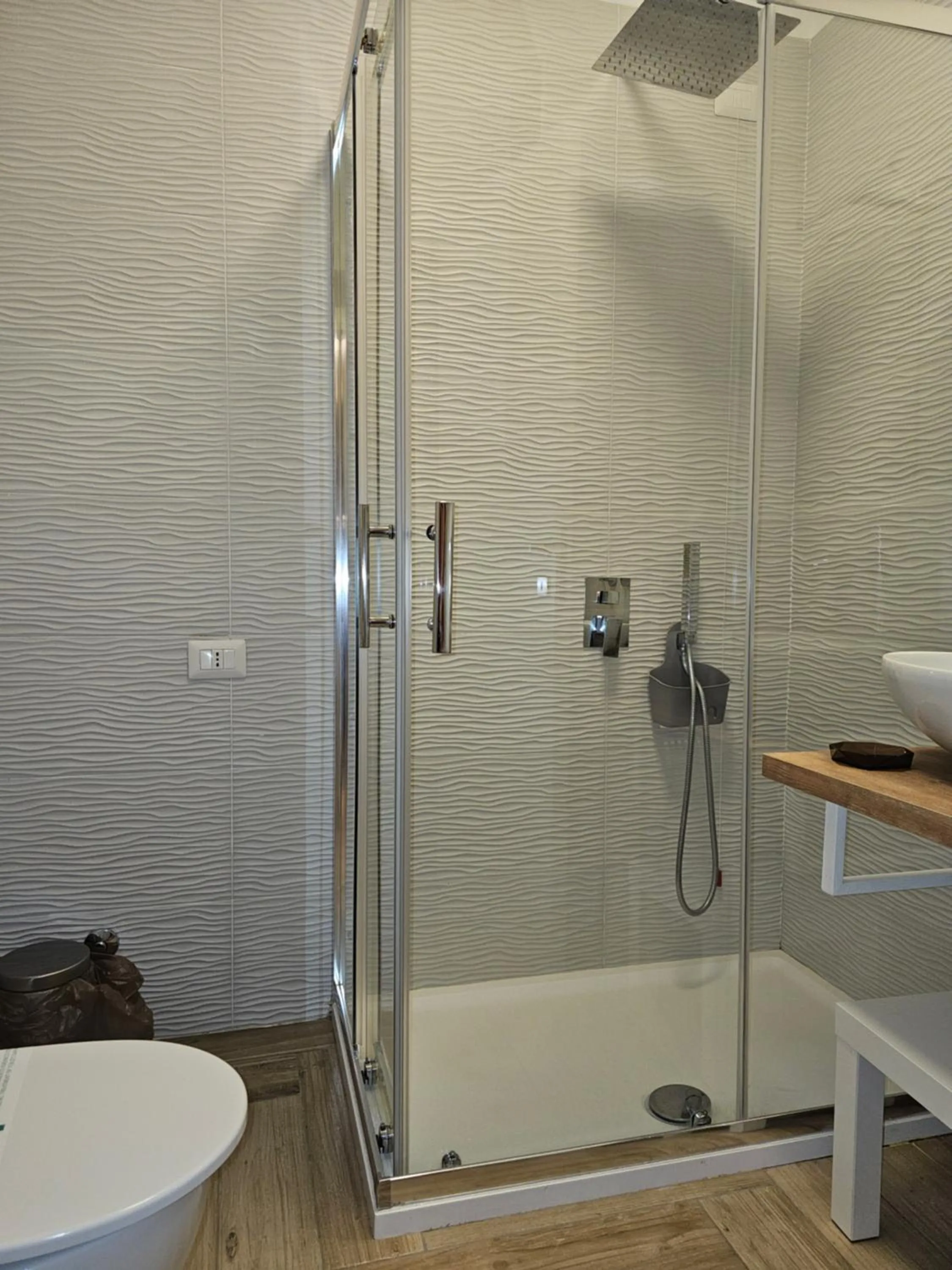 Shower in Toto e Peppino Luxury Rooms