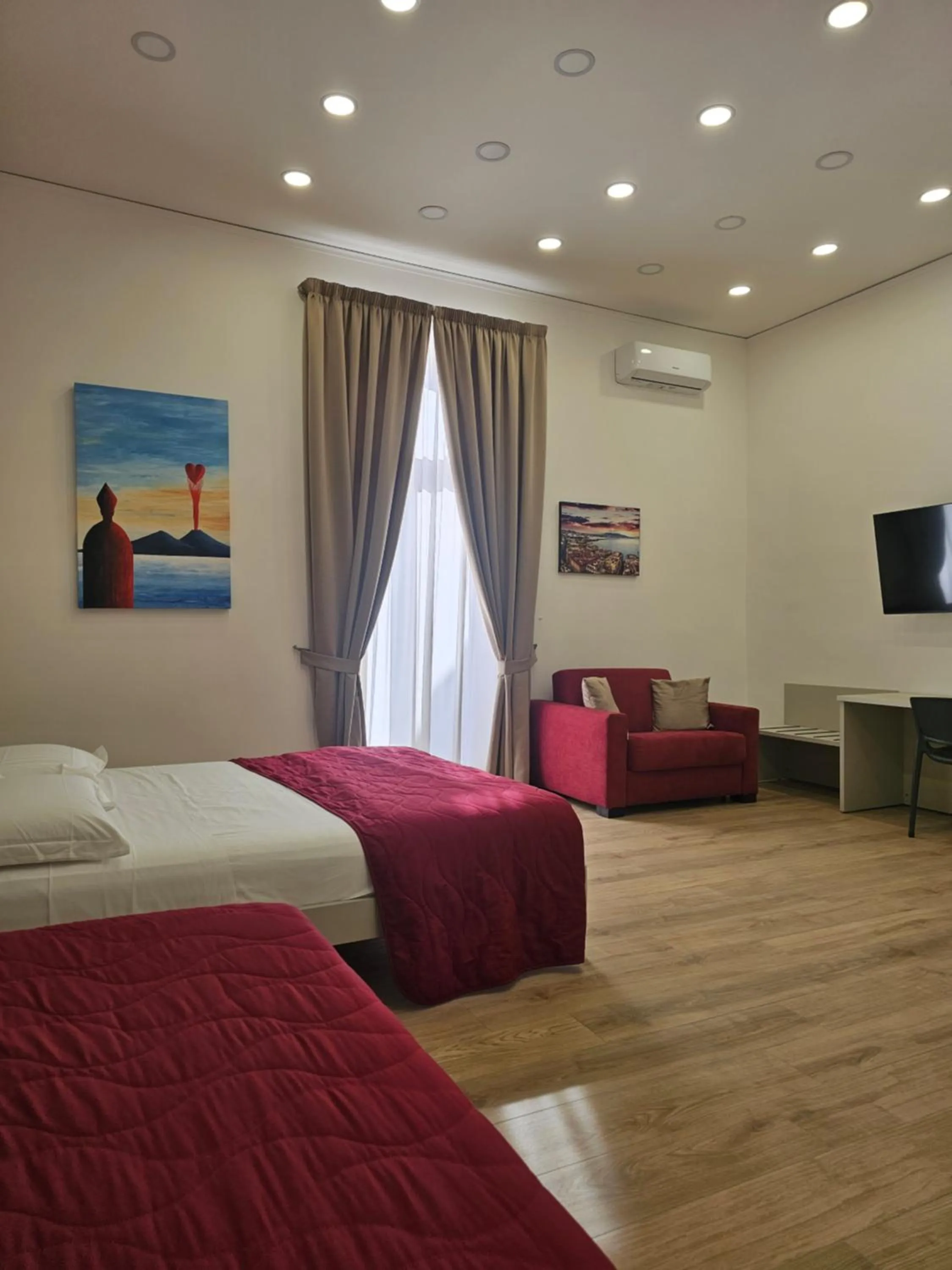 Communal lounge/ TV room, Bed in Toto e Peppino Luxury Rooms