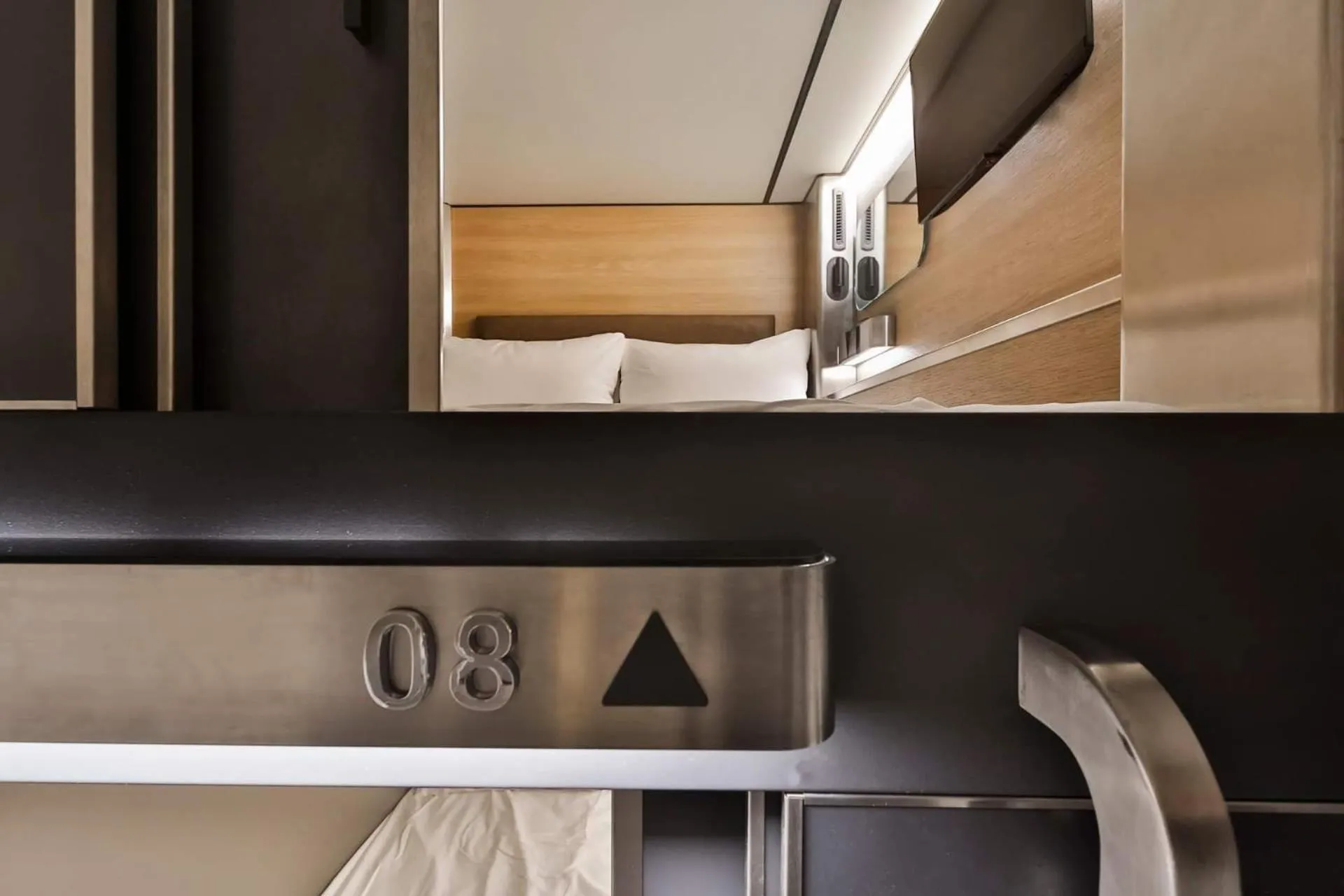 bunk bed, Bed in Pod Hotel
