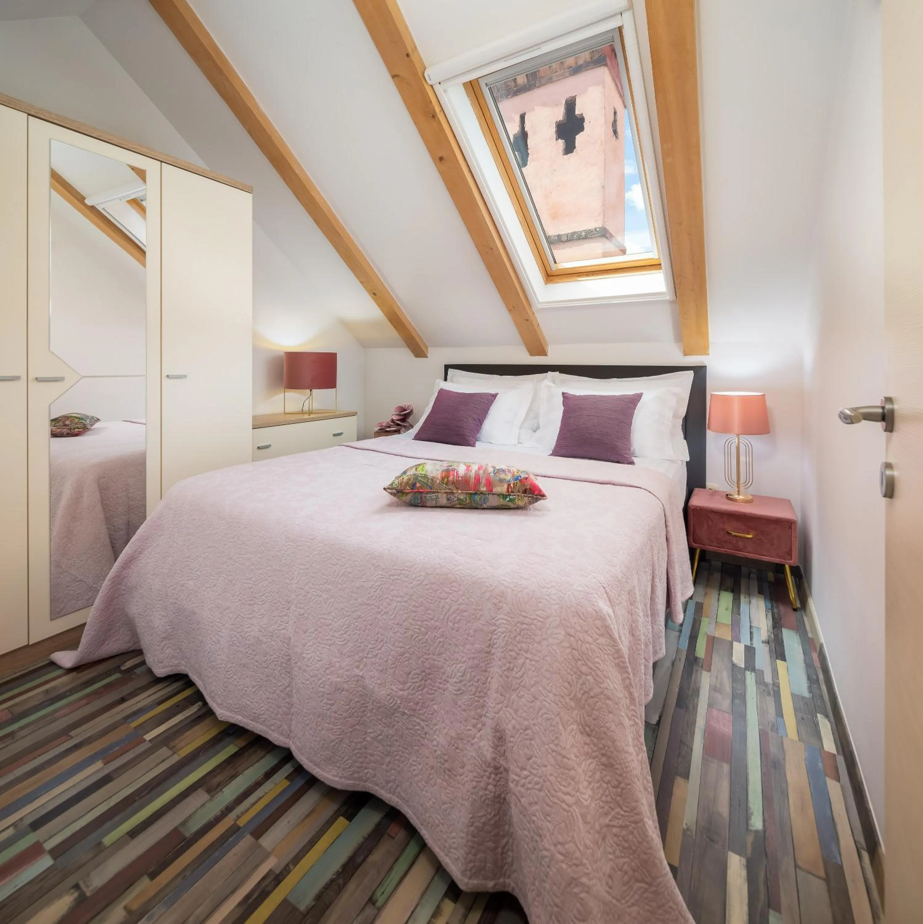 Romantic Attic Apartment