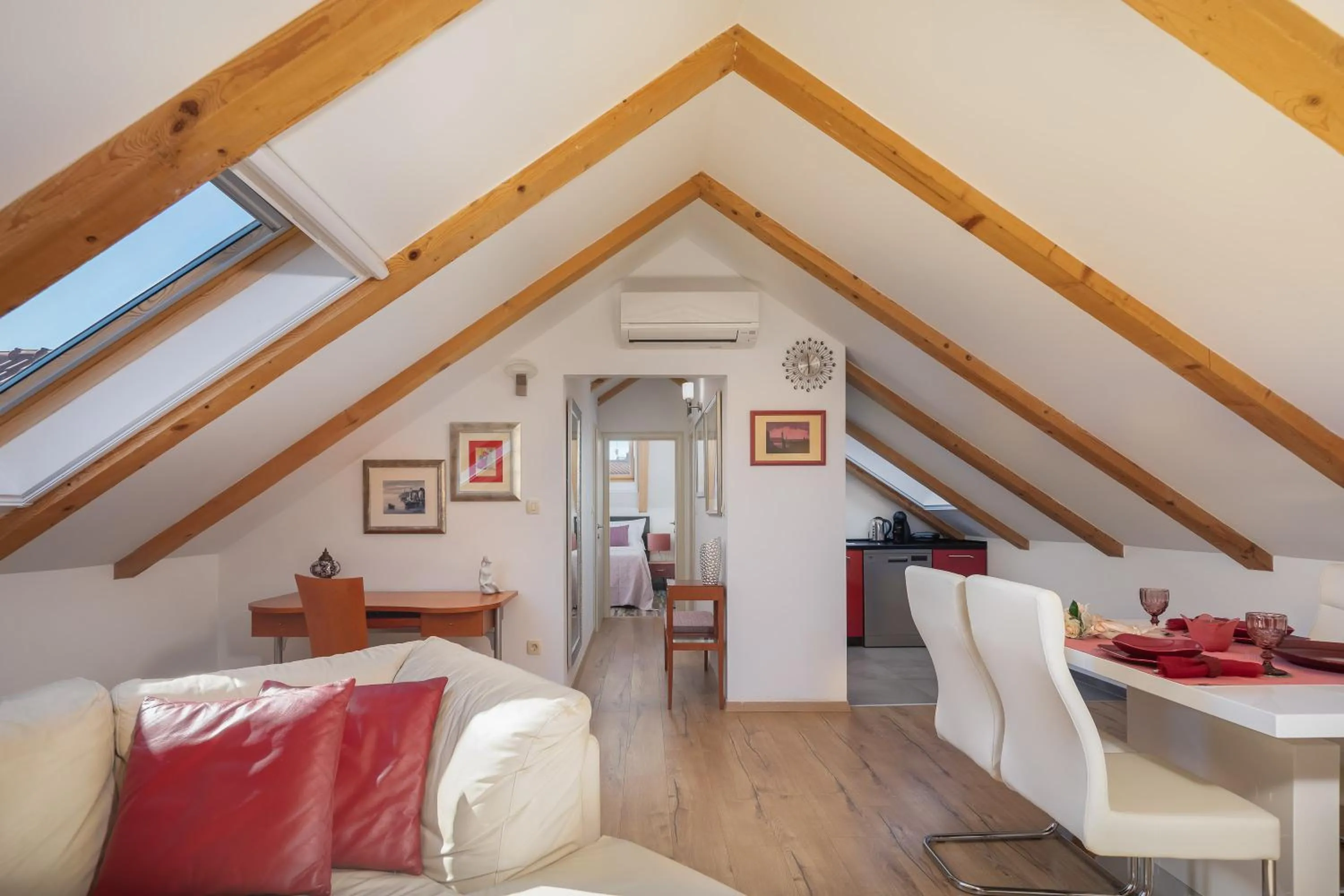 Romantic Attic Apartment